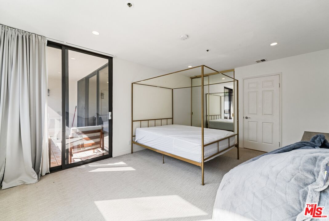 121 S Hope St Unit: 313