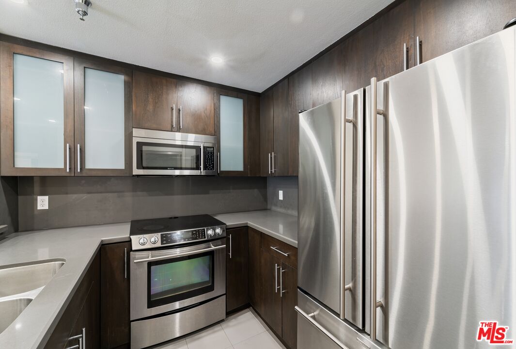 121 S Hope St Unit: 313