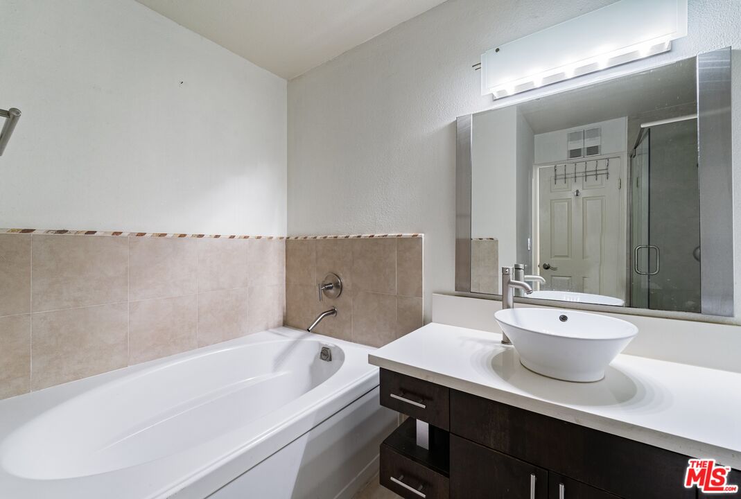 121 S Hope St Unit: 313