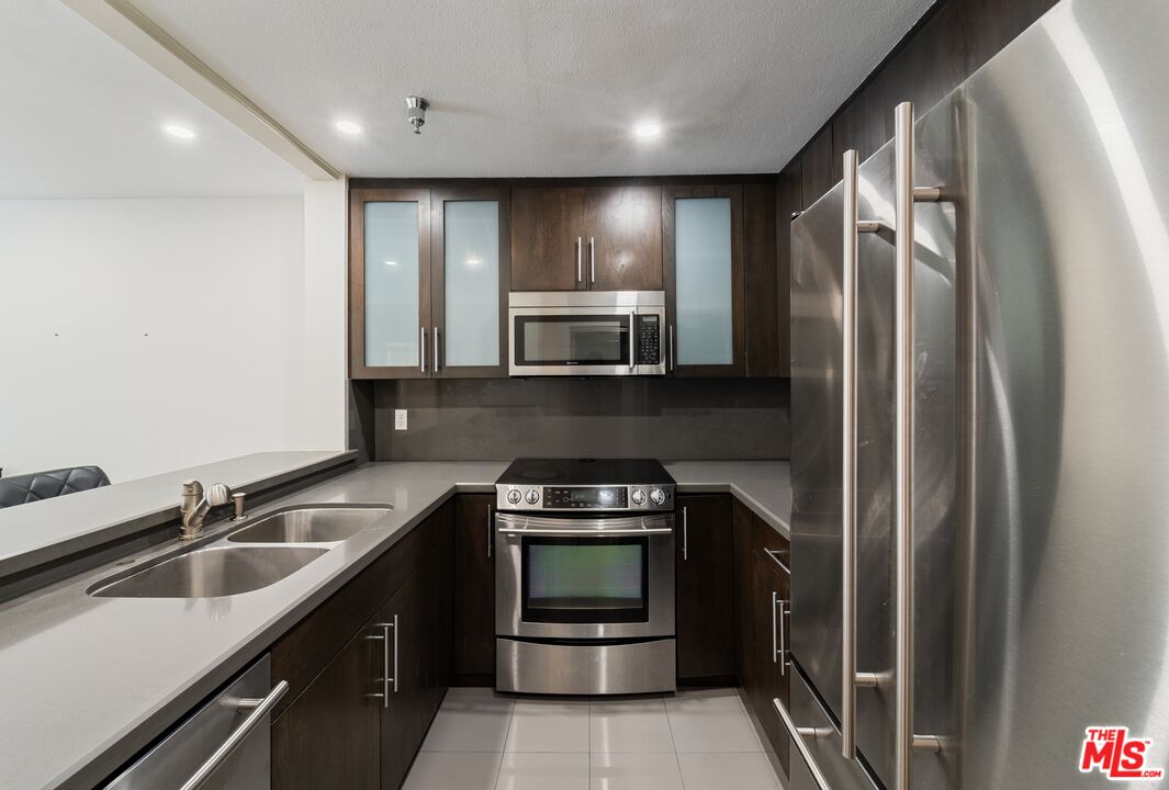 121 S Hope St Unit: 313