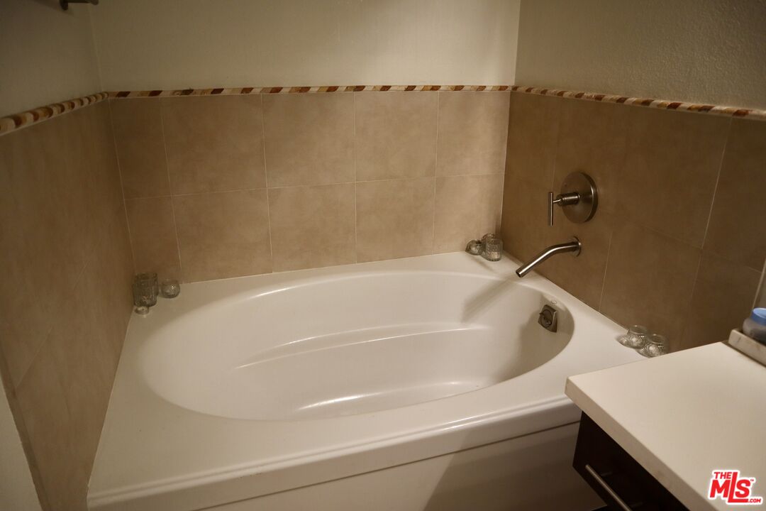 121 S Hope St Unit: 313