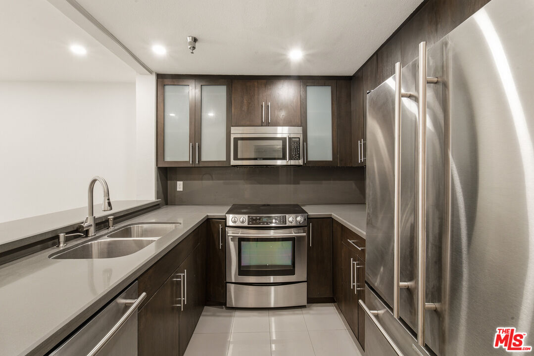 121 S Hope St Unit: 313