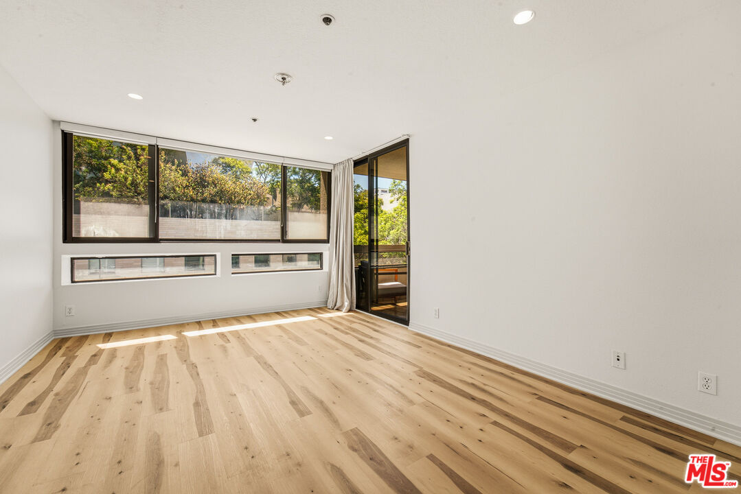 121 S Hope St Unit: 313