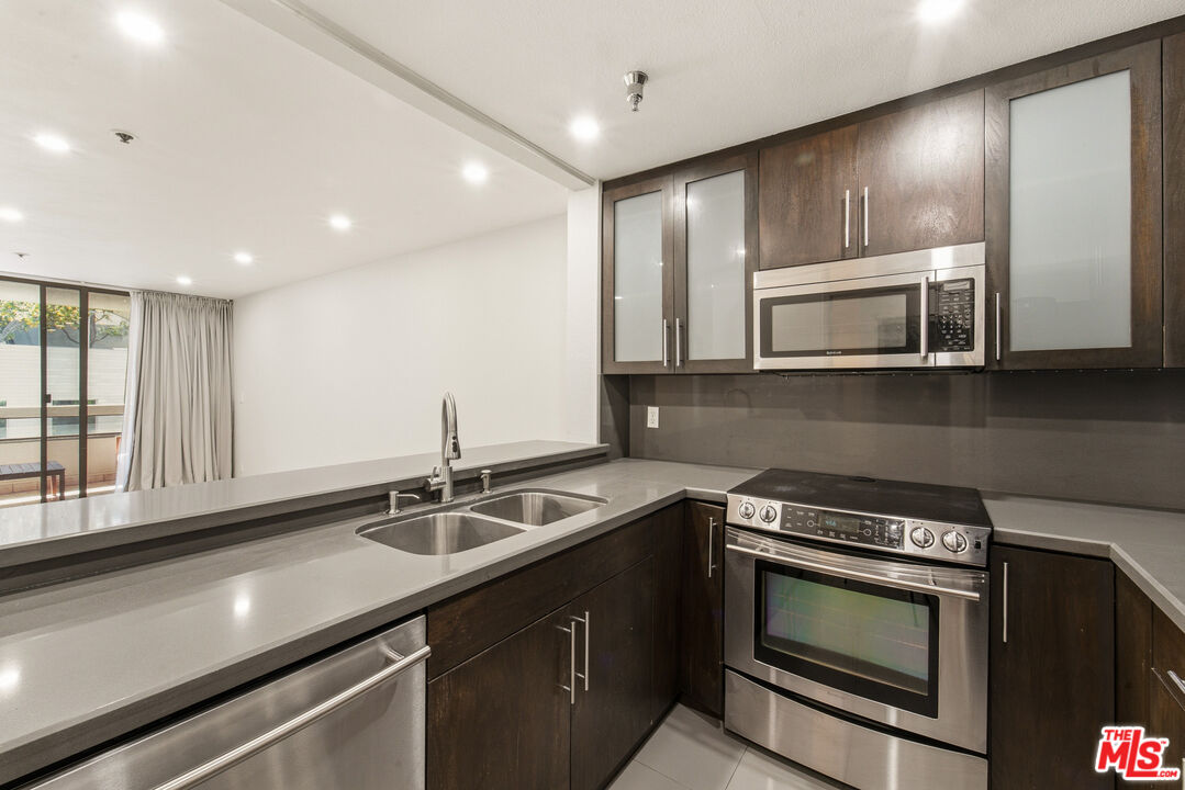 121 S Hope St Unit: 313