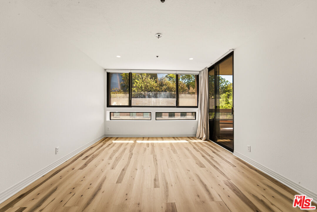 121 S Hope St Unit: 313