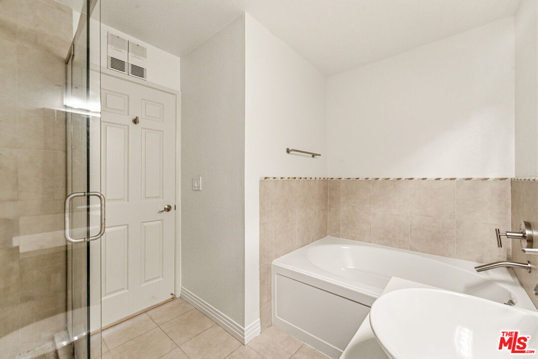 121 S Hope St Unit: 313