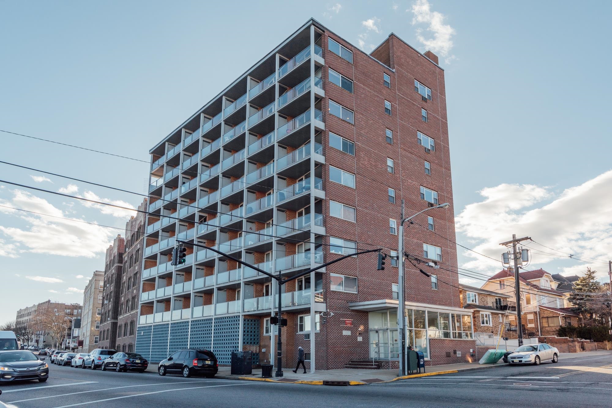 899 BLVD EAST Unit: 4A