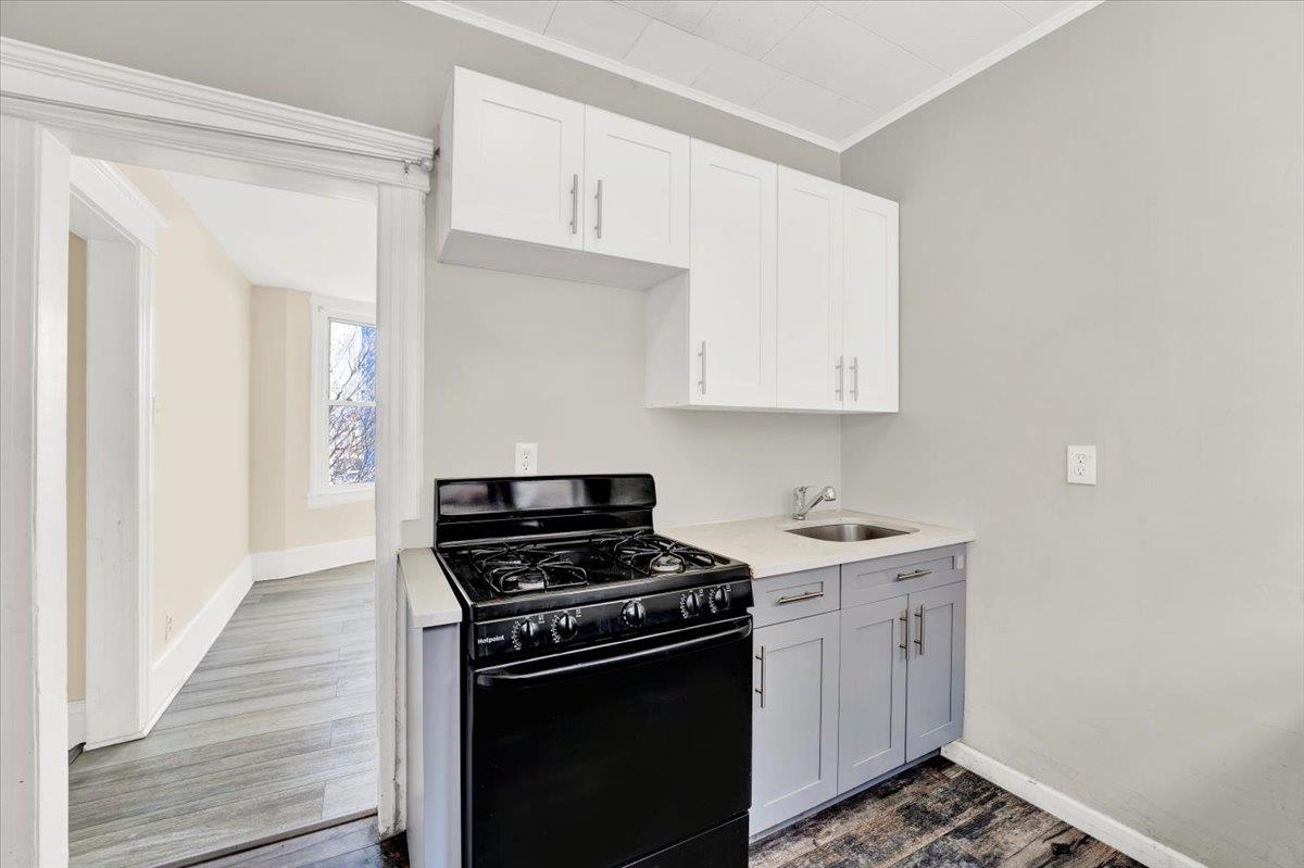 13-15 CLIFTON PL