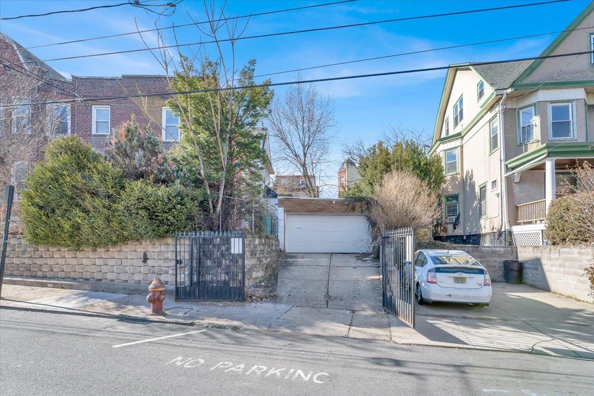 13-15 CLIFTON PL