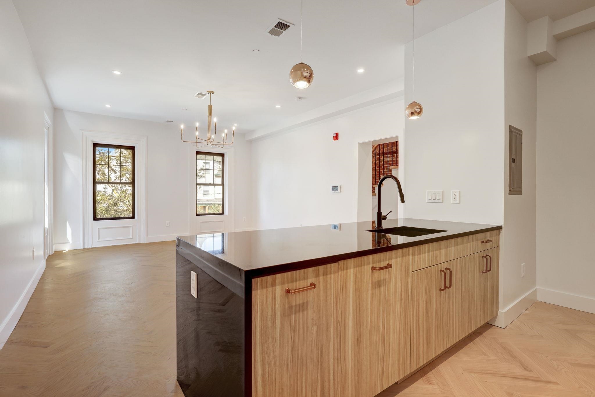 278 PACIFIC AVE Unit: 4