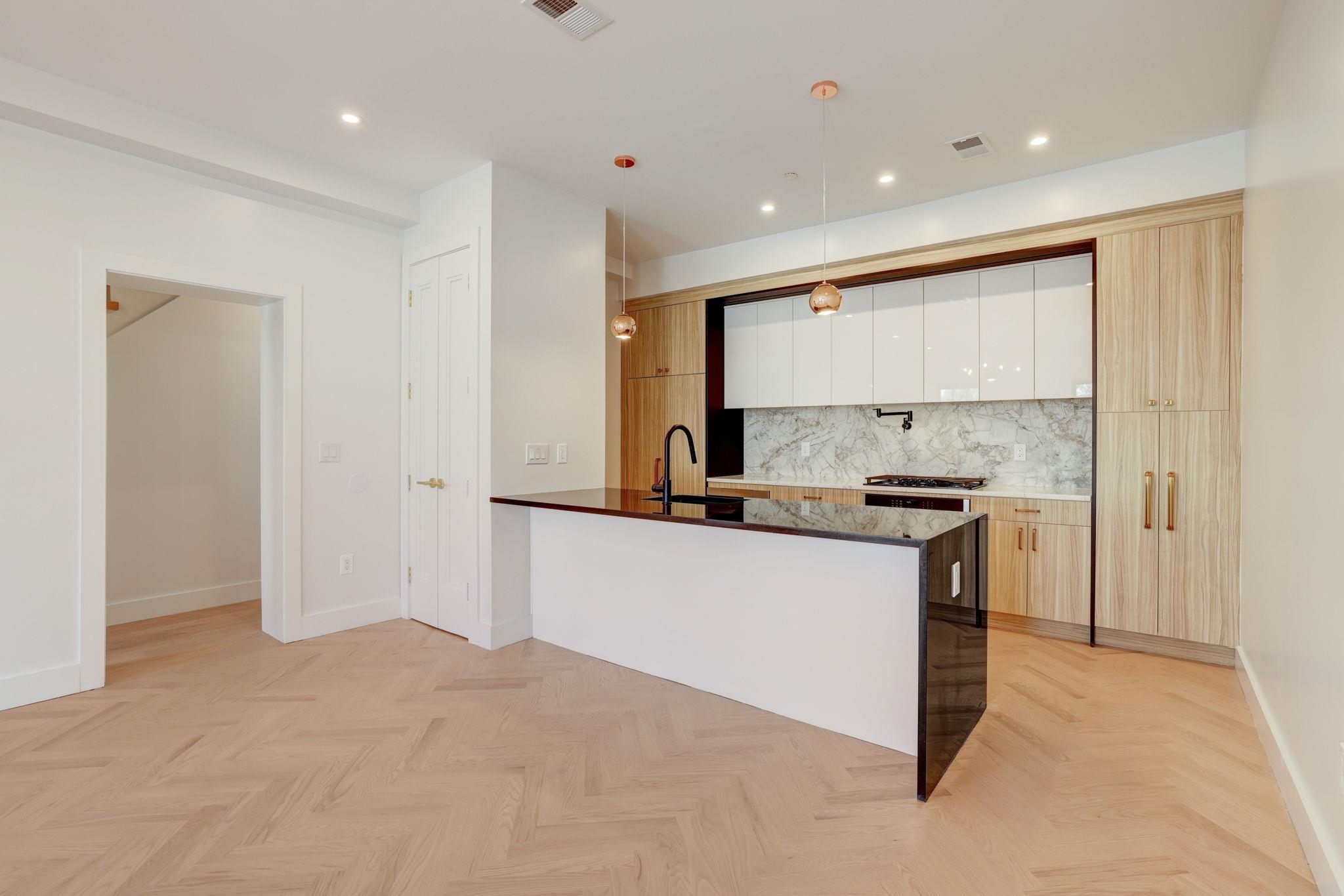 278 PACIFIC AVE Unit: 4