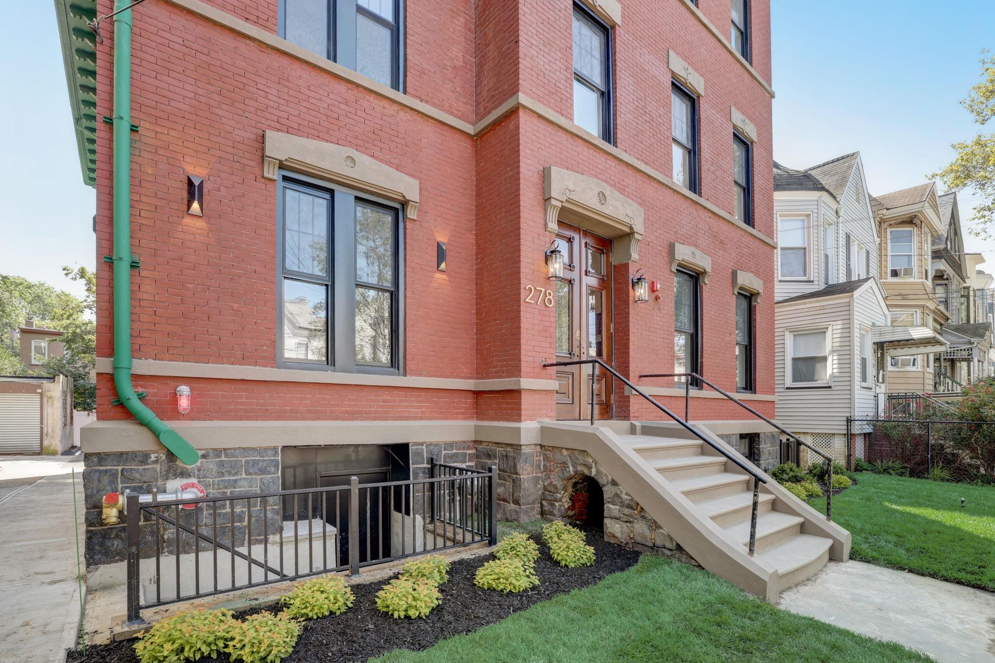 278 PACIFIC AVE Unit: 4