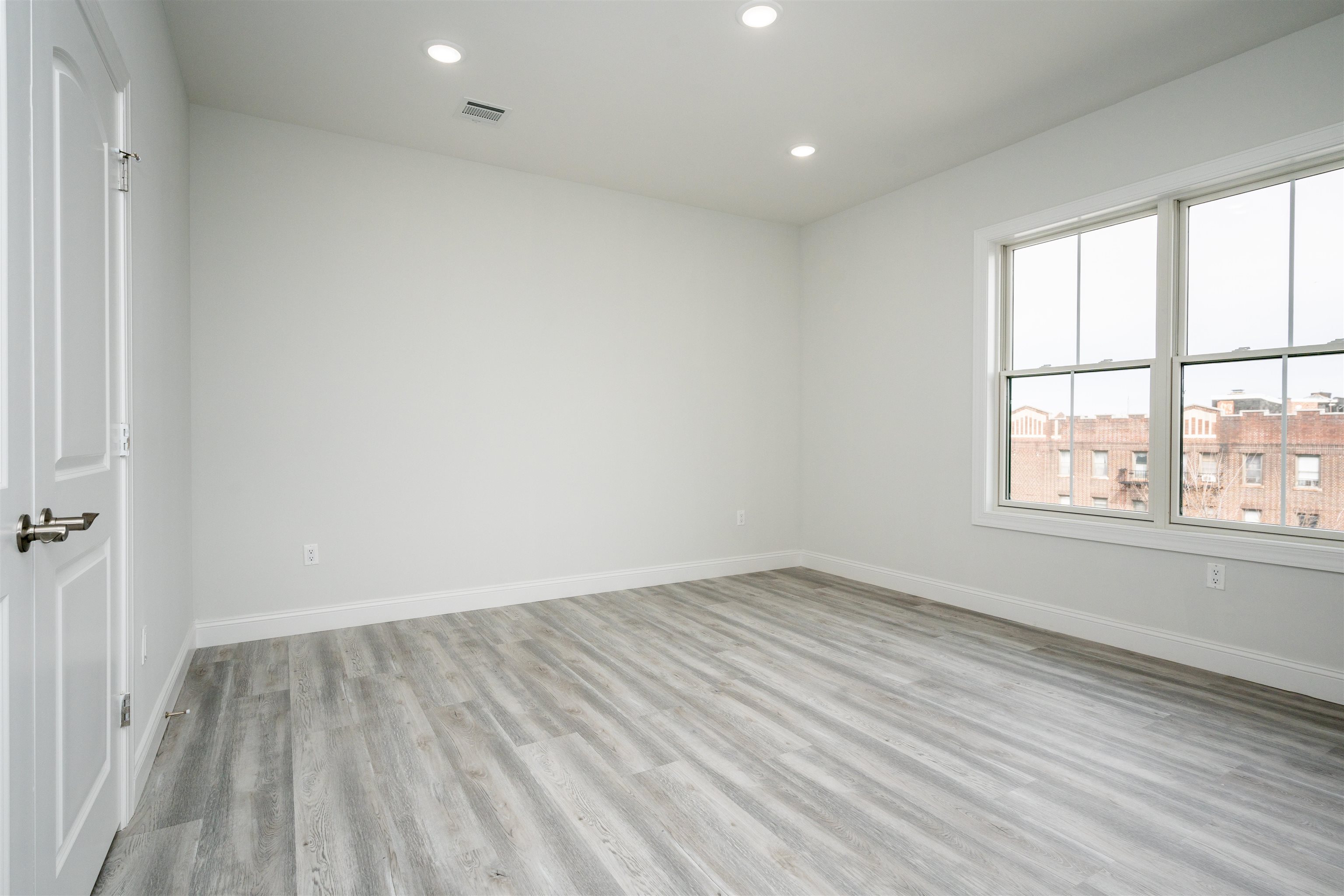 144 BERGEN AVE Unit: 5D