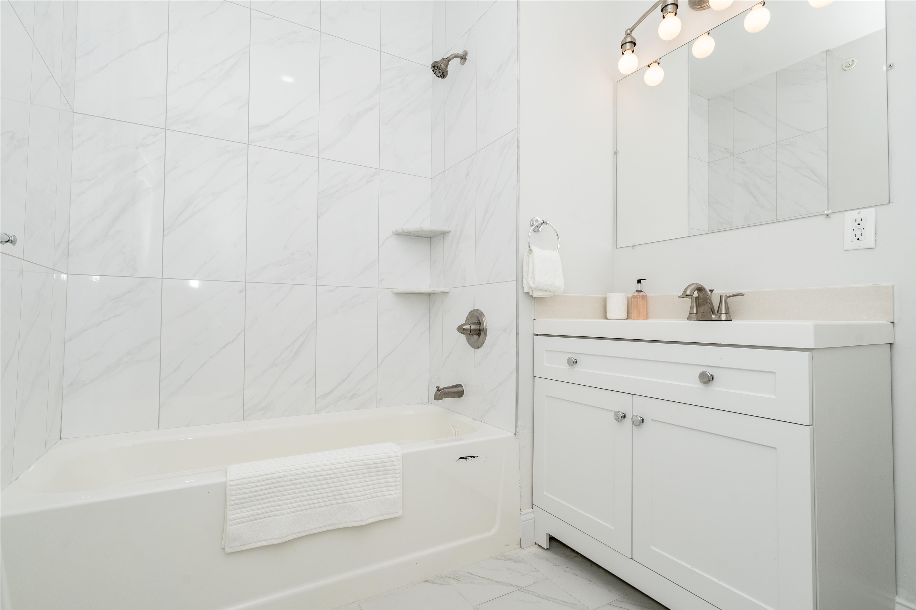 144 BERGEN AVE Unit: 5D