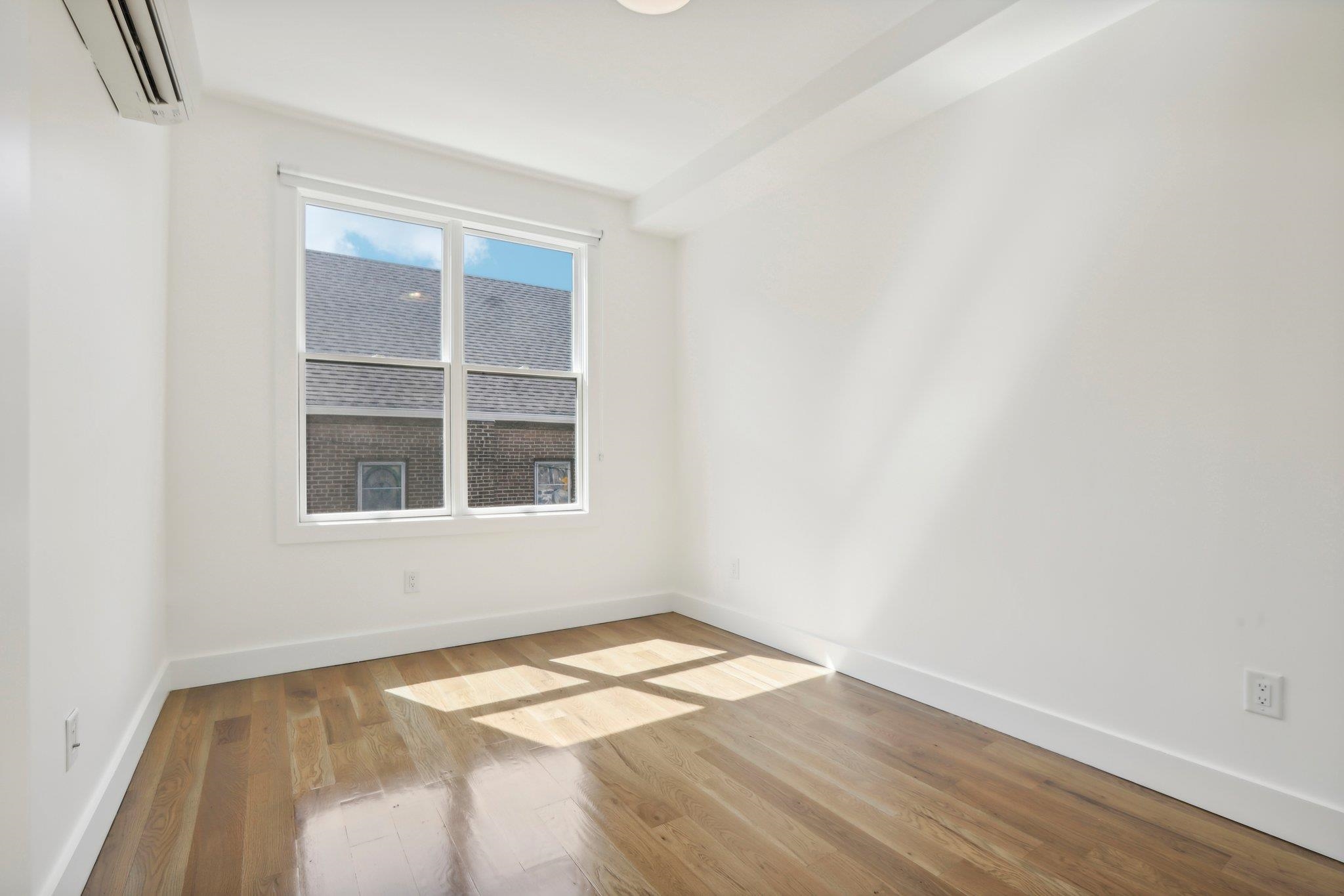 250 VAN HORNE ST Unit: 3