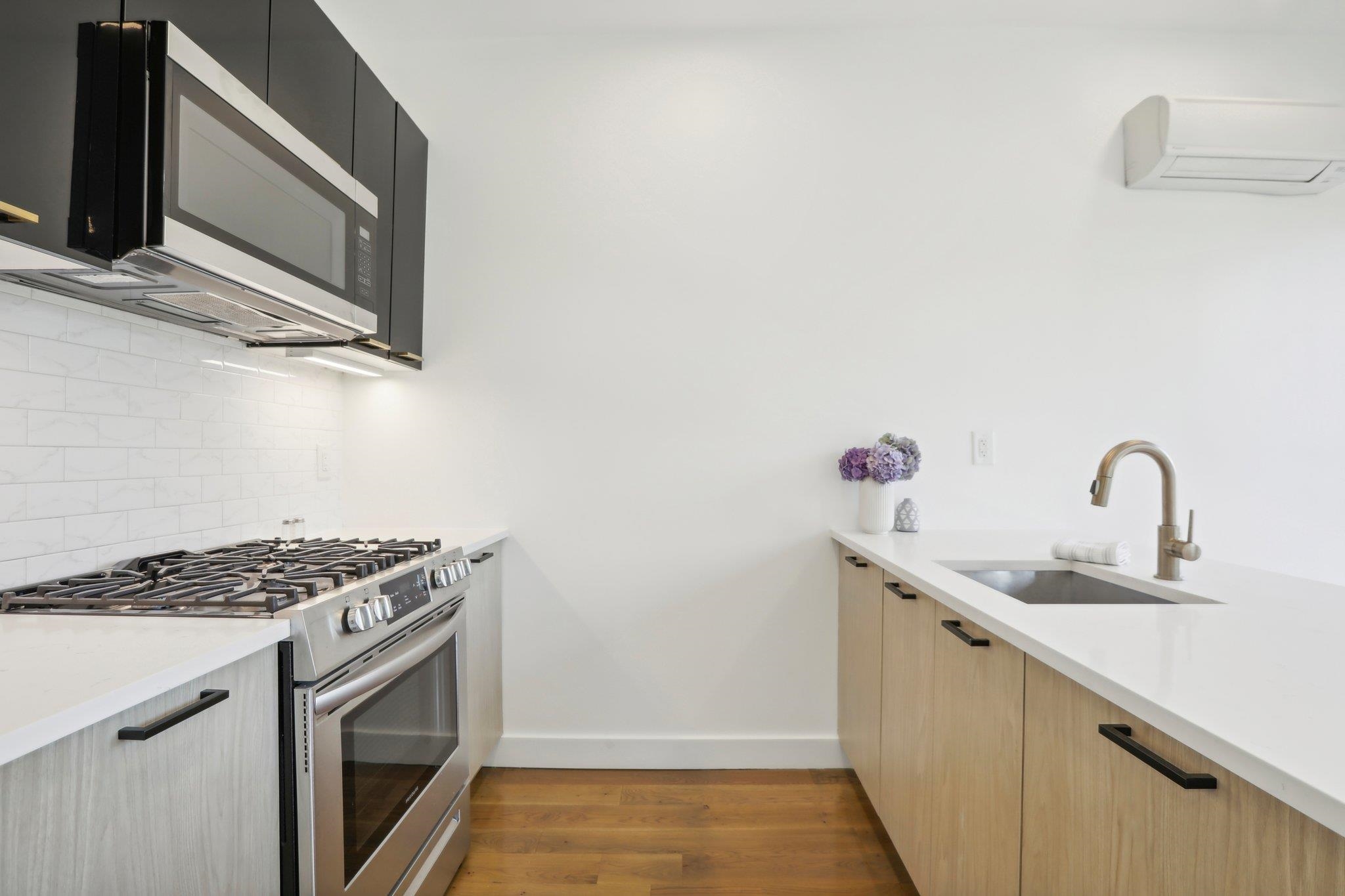 250 VAN HORNE ST Unit: 3