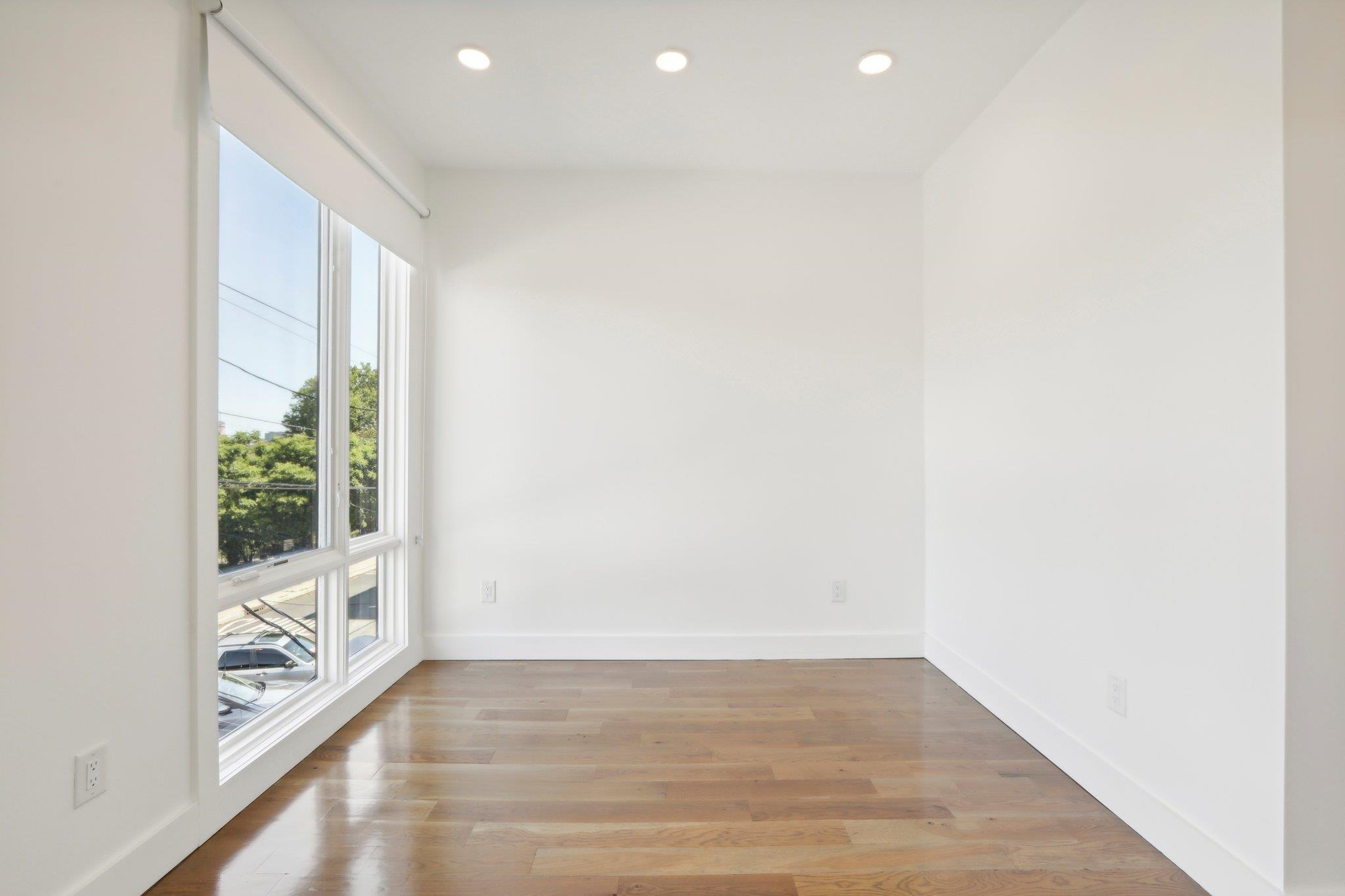 250 VAN HORNE ST Unit: 3
