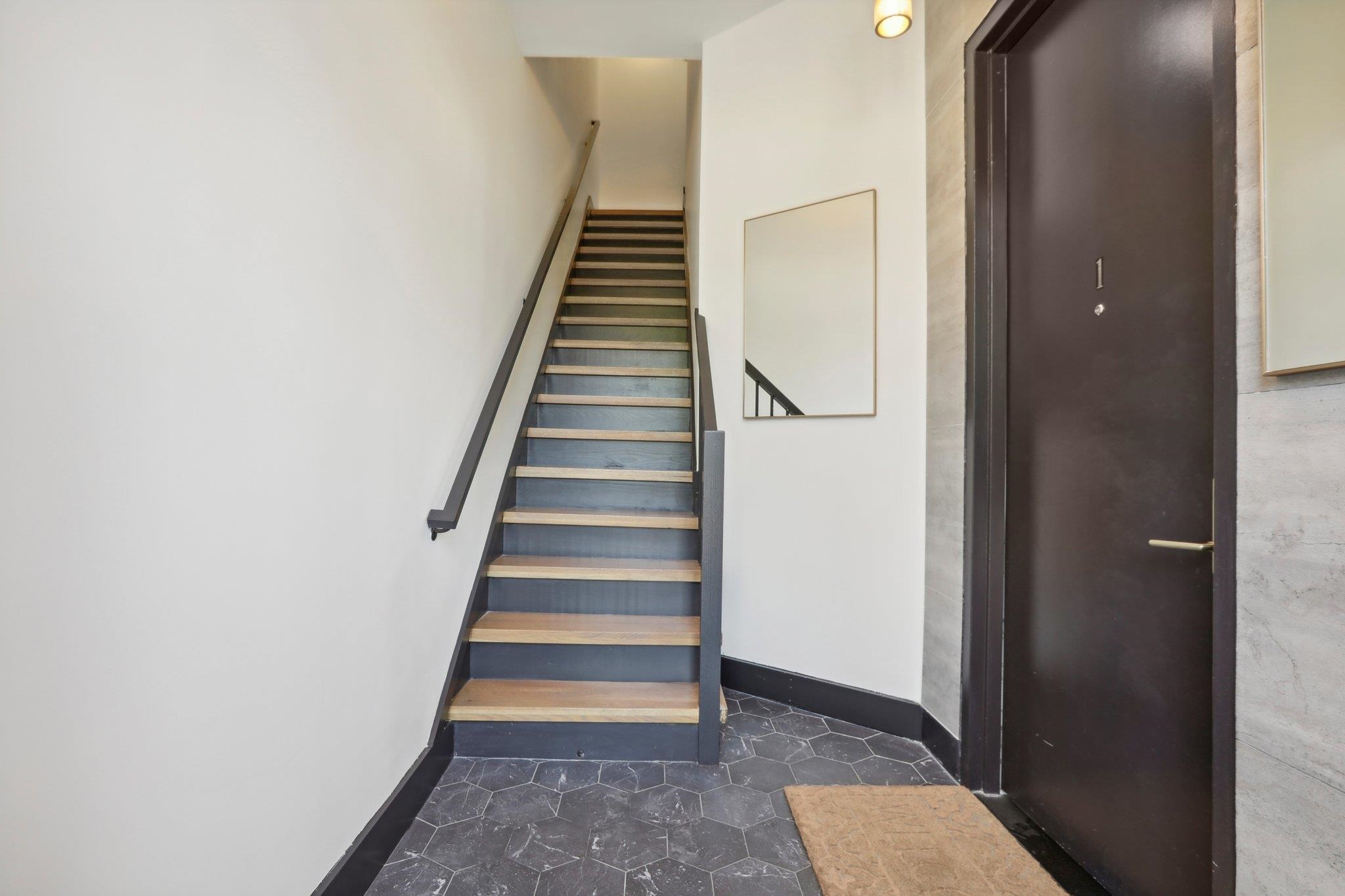 250 VAN HORNE ST Unit: 3