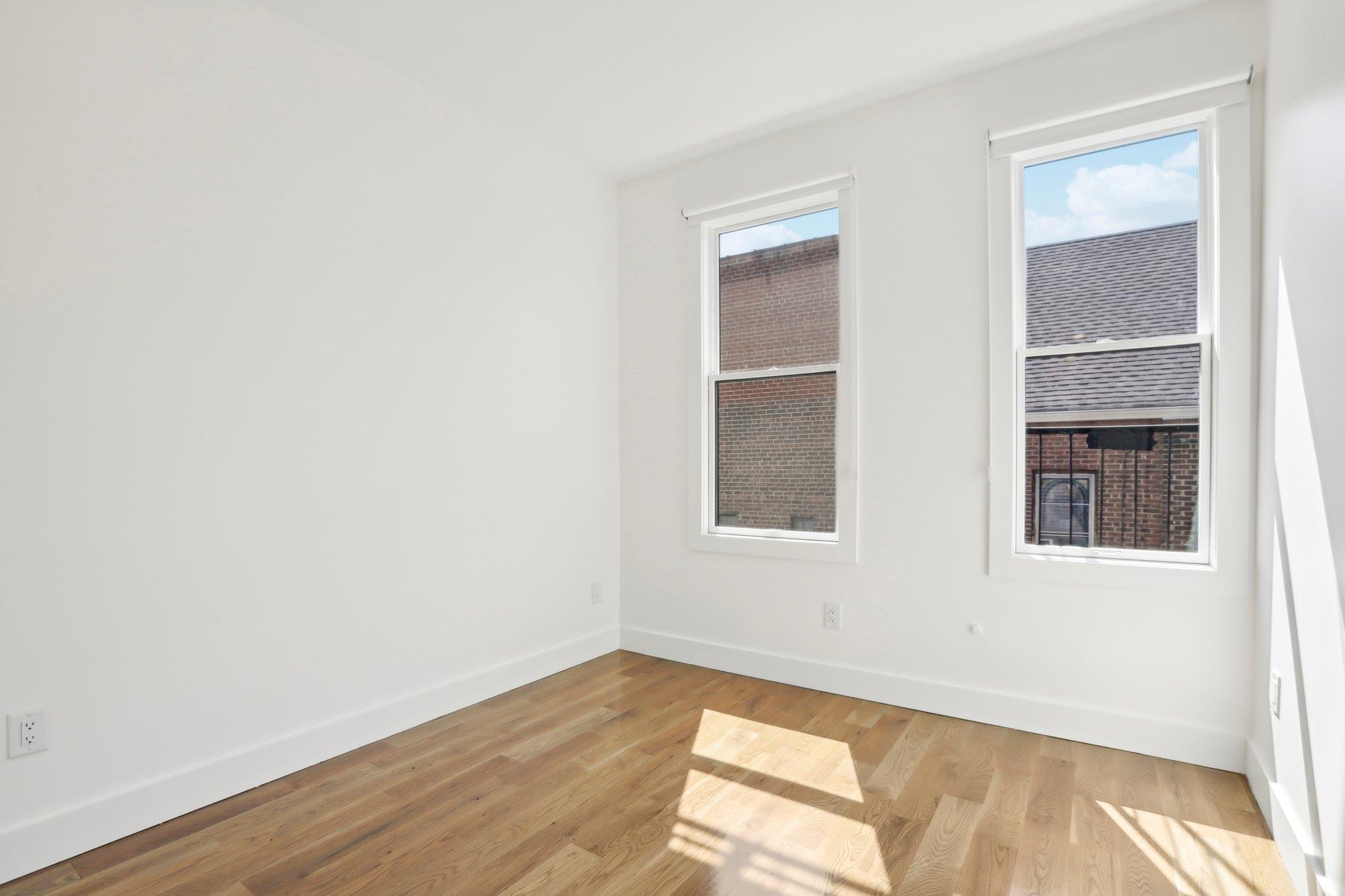 250 VAN HORNE ST Unit: 3