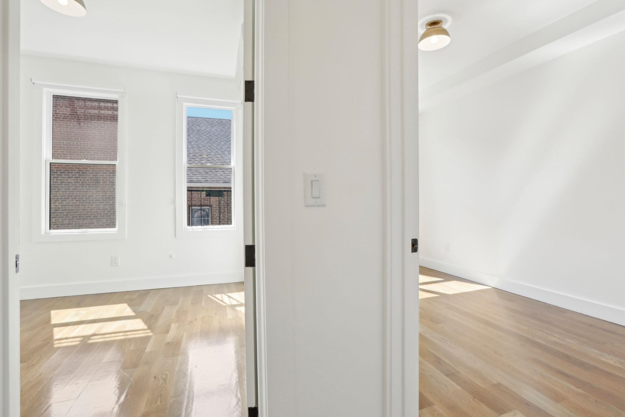 250 VAN HORNE ST Unit: 3
