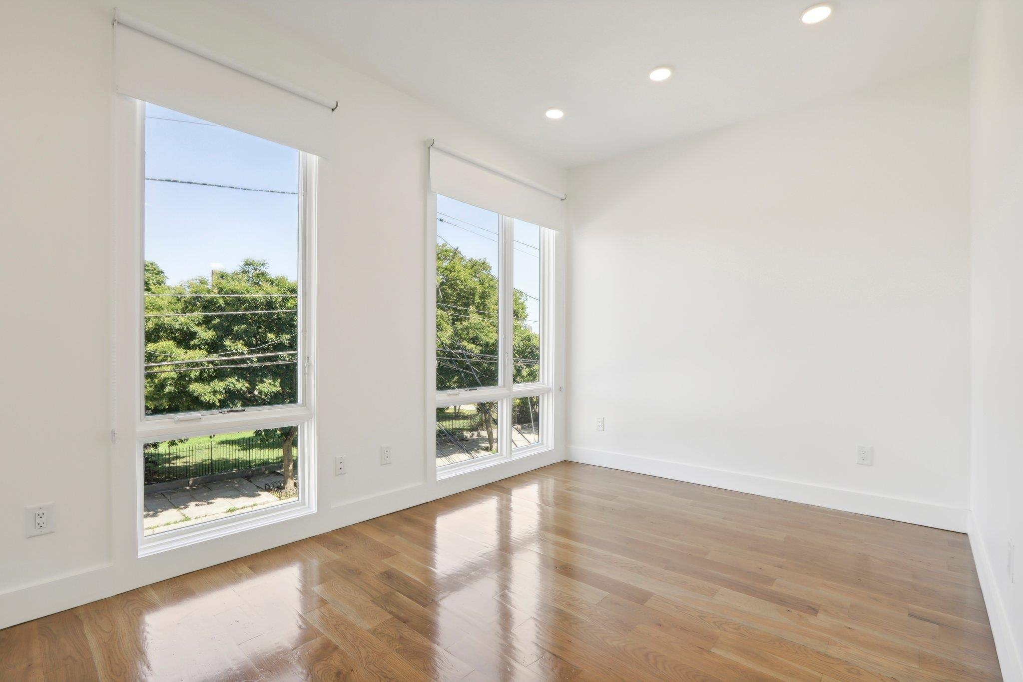 250 VAN HORNE ST Unit: 3