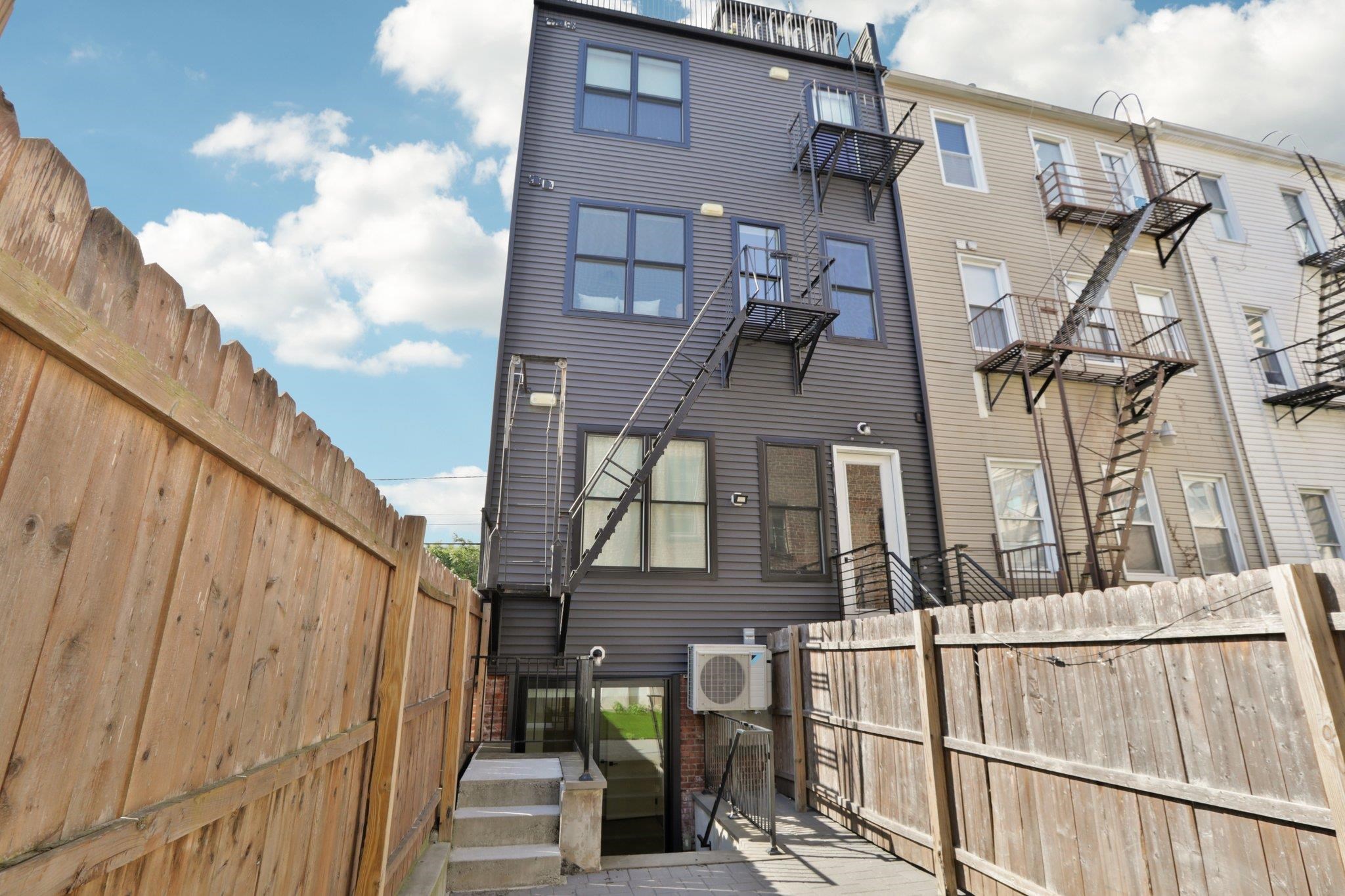 250 VAN HORNE ST Unit: 1