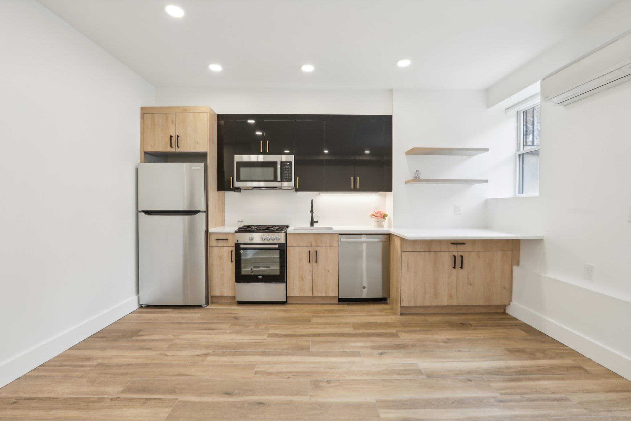 250 VAN HORNE ST Unit: 1