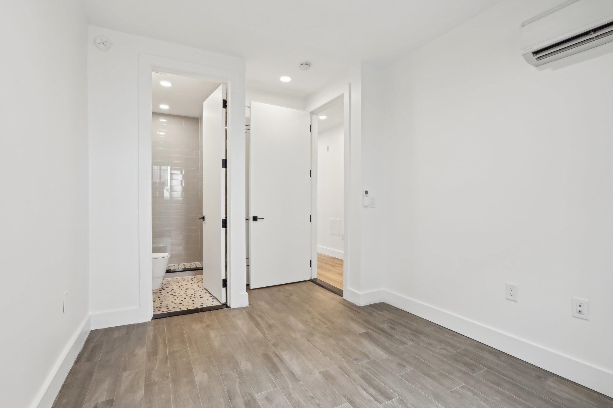 250 VAN HORNE ST Unit: 1
