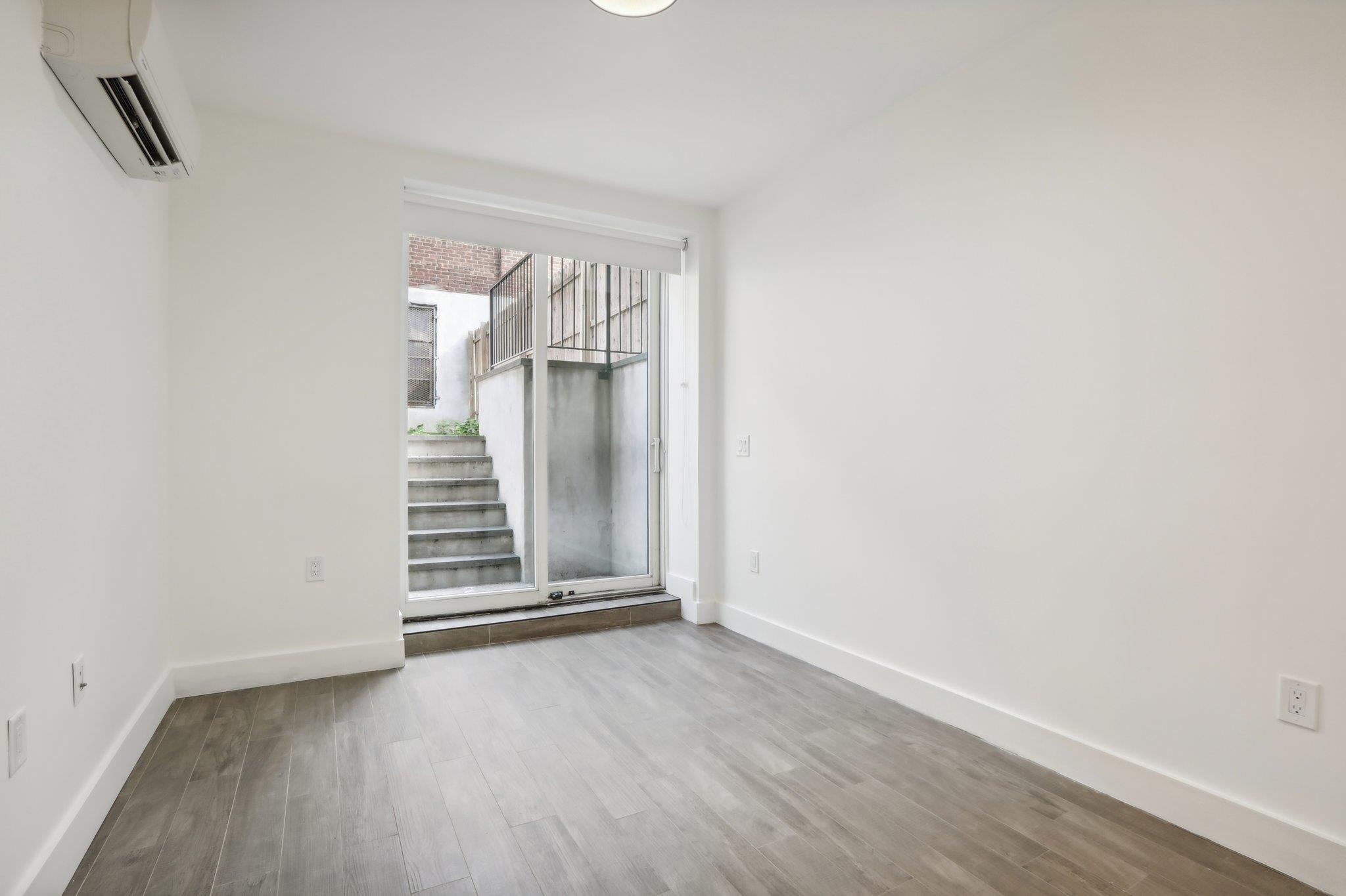 250 VAN HORNE ST Unit: 1