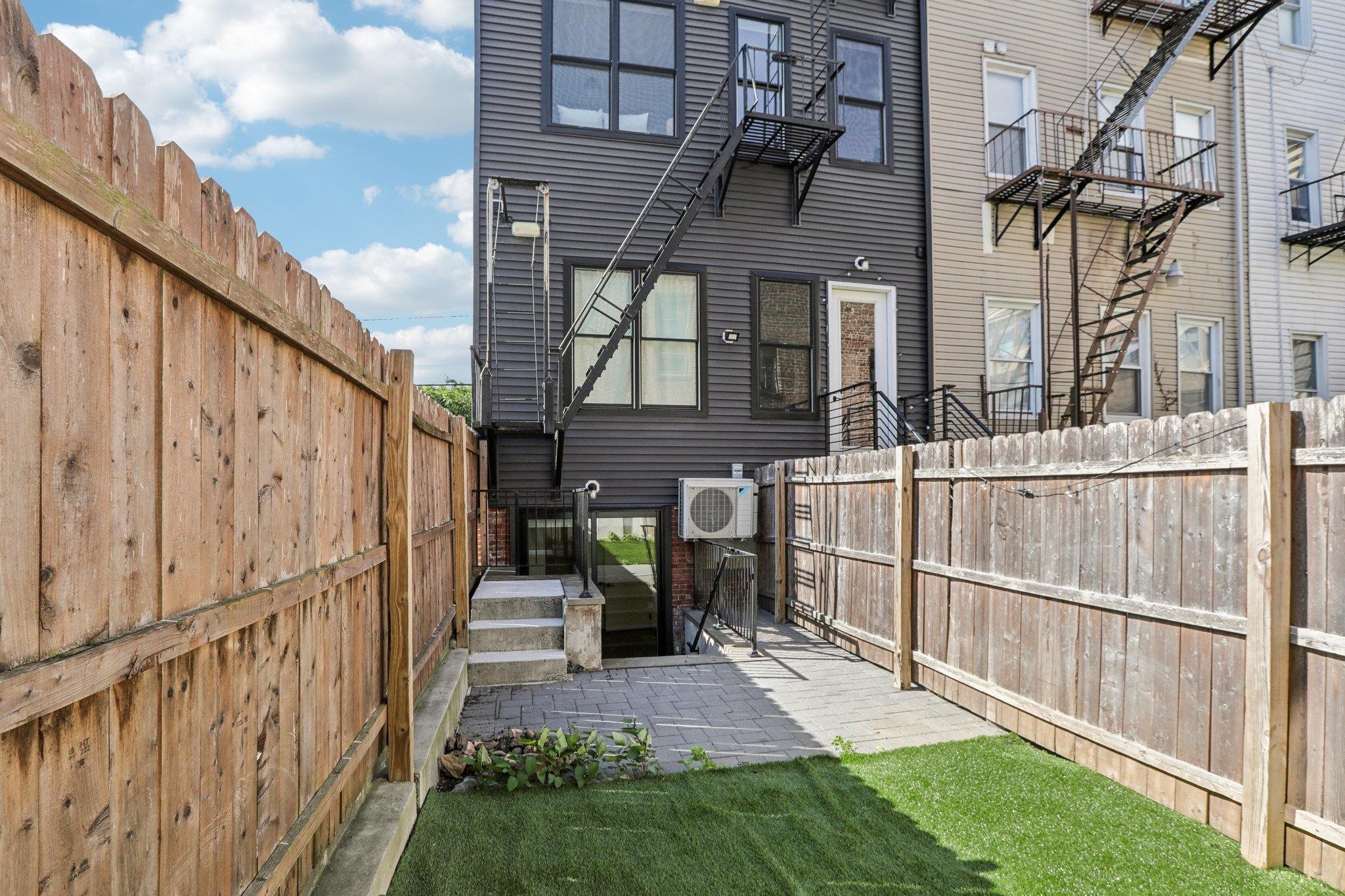 250 VAN HORNE ST Unit: 1