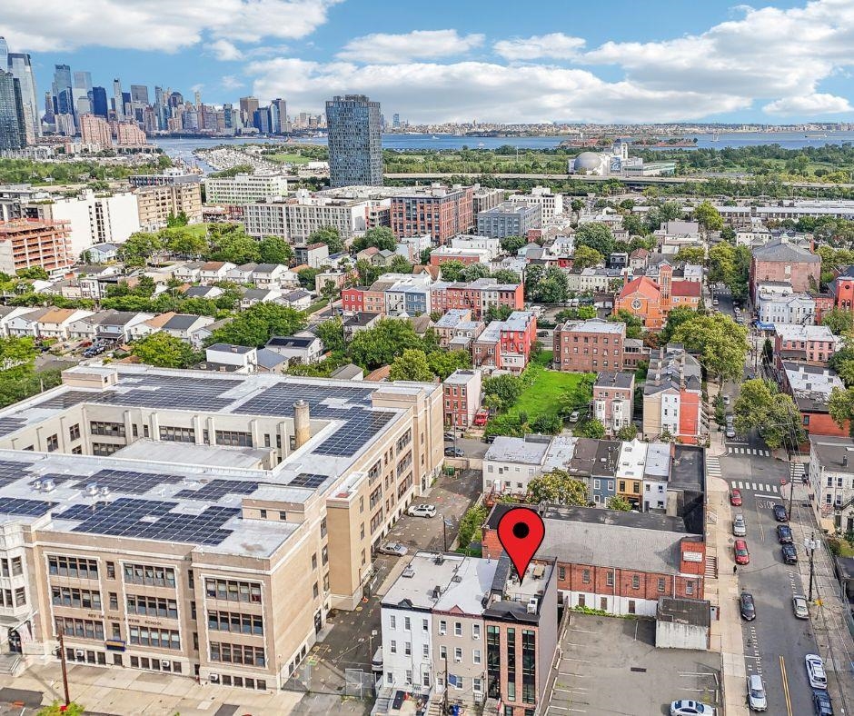250 VAN HORNE ST Unit: 1