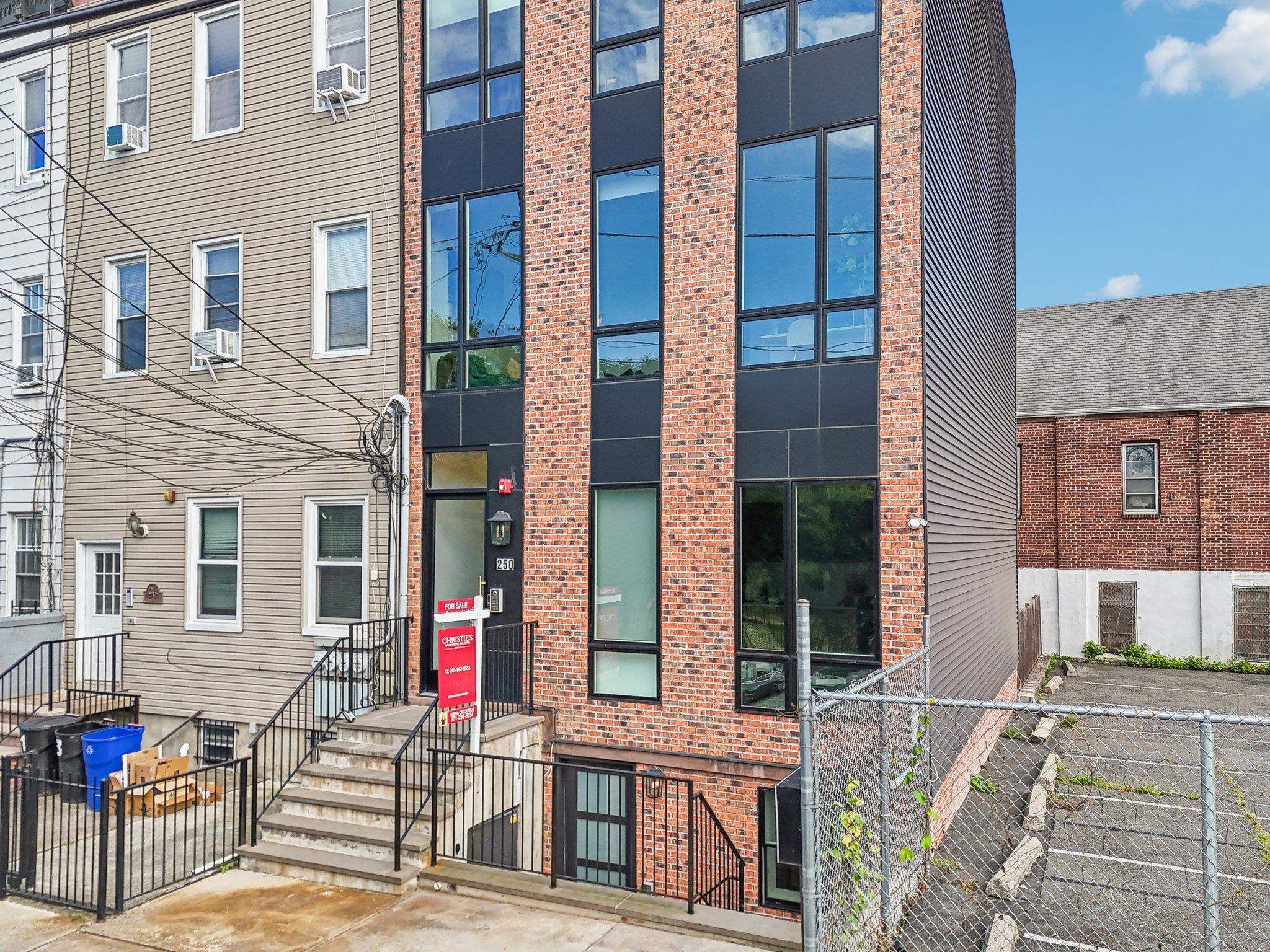 250 VAN HORNE ST Unit: 1