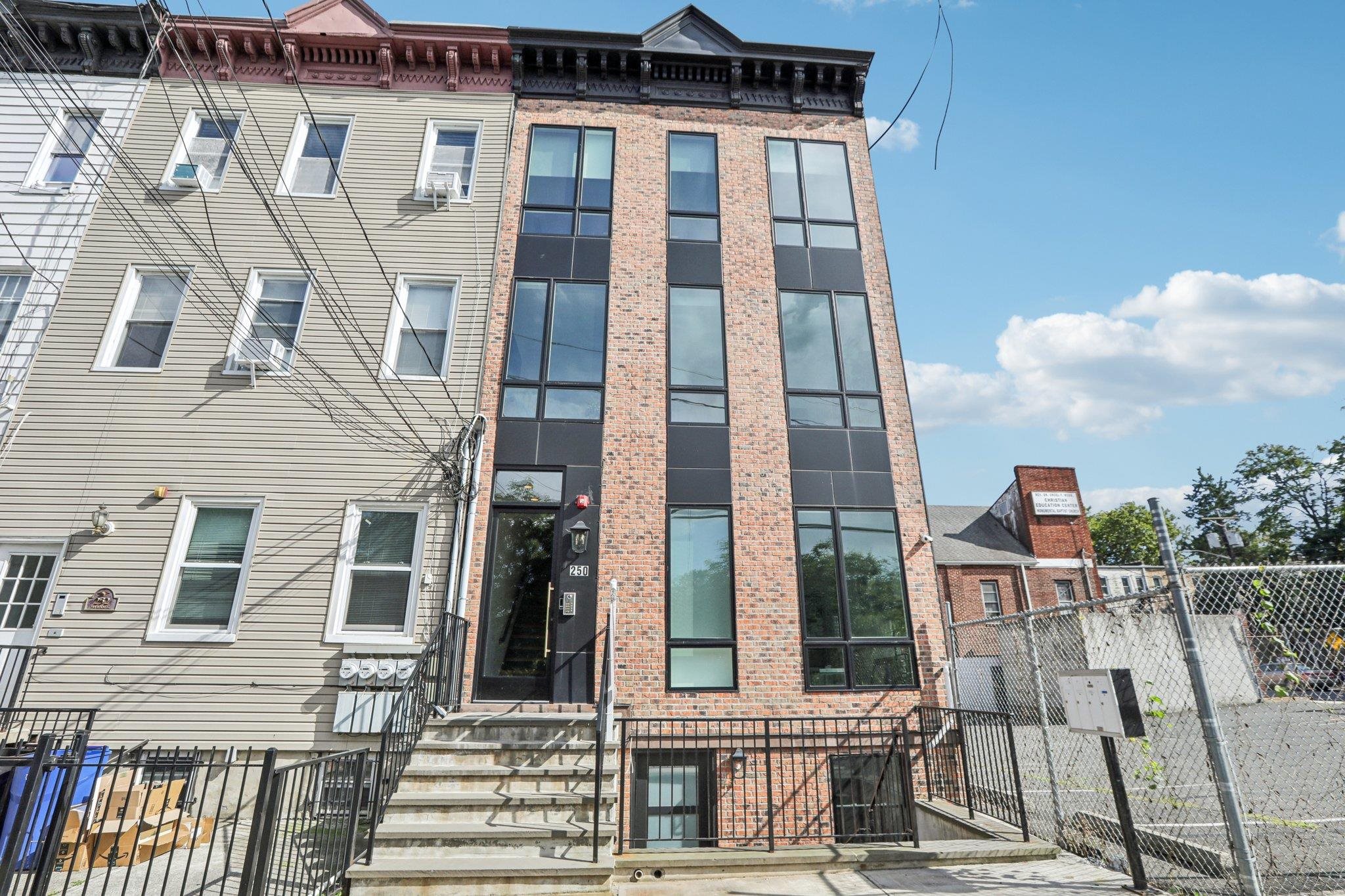 250 VAN HORNE ST Unit: 1