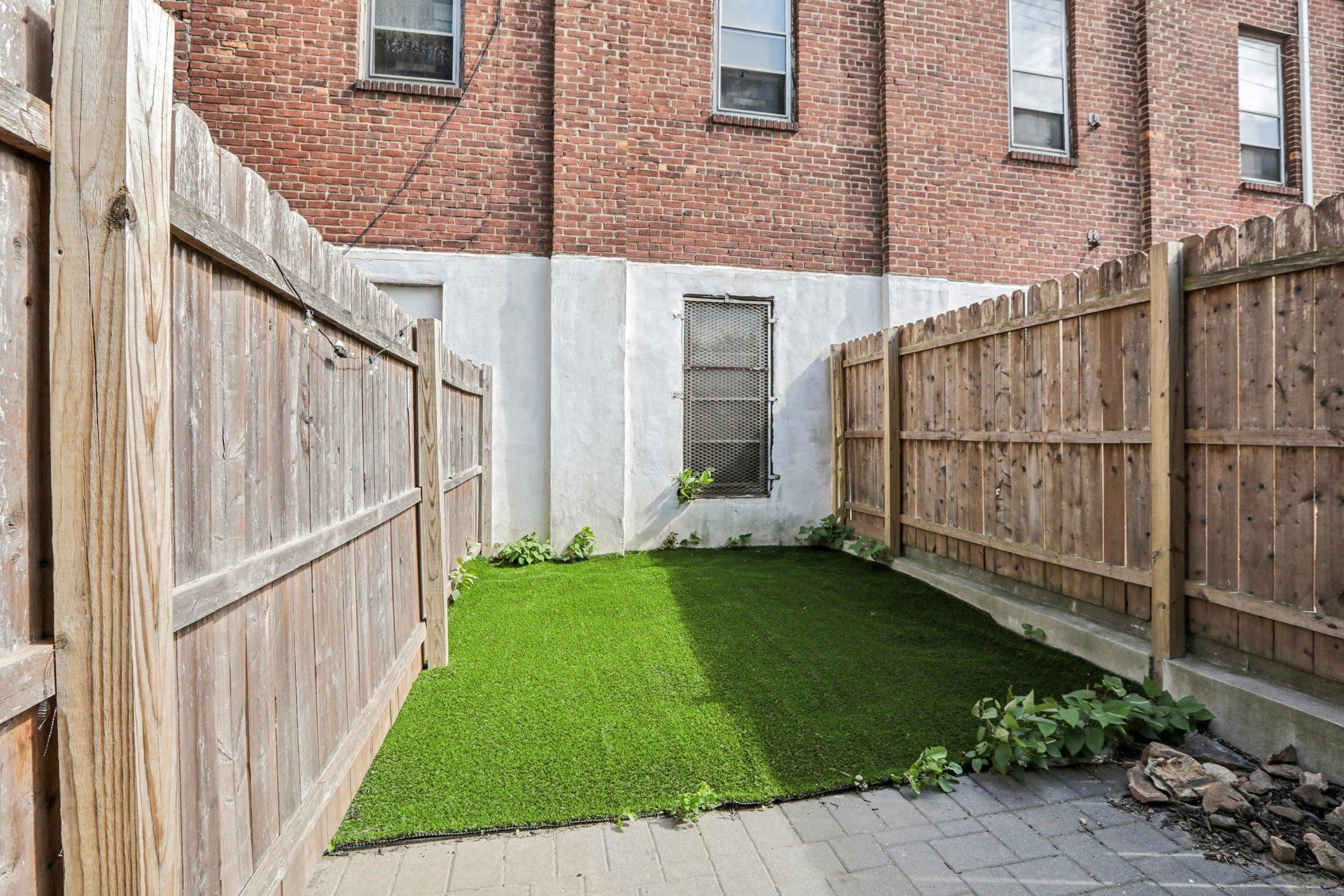 250 VAN HORNE ST Unit: 1