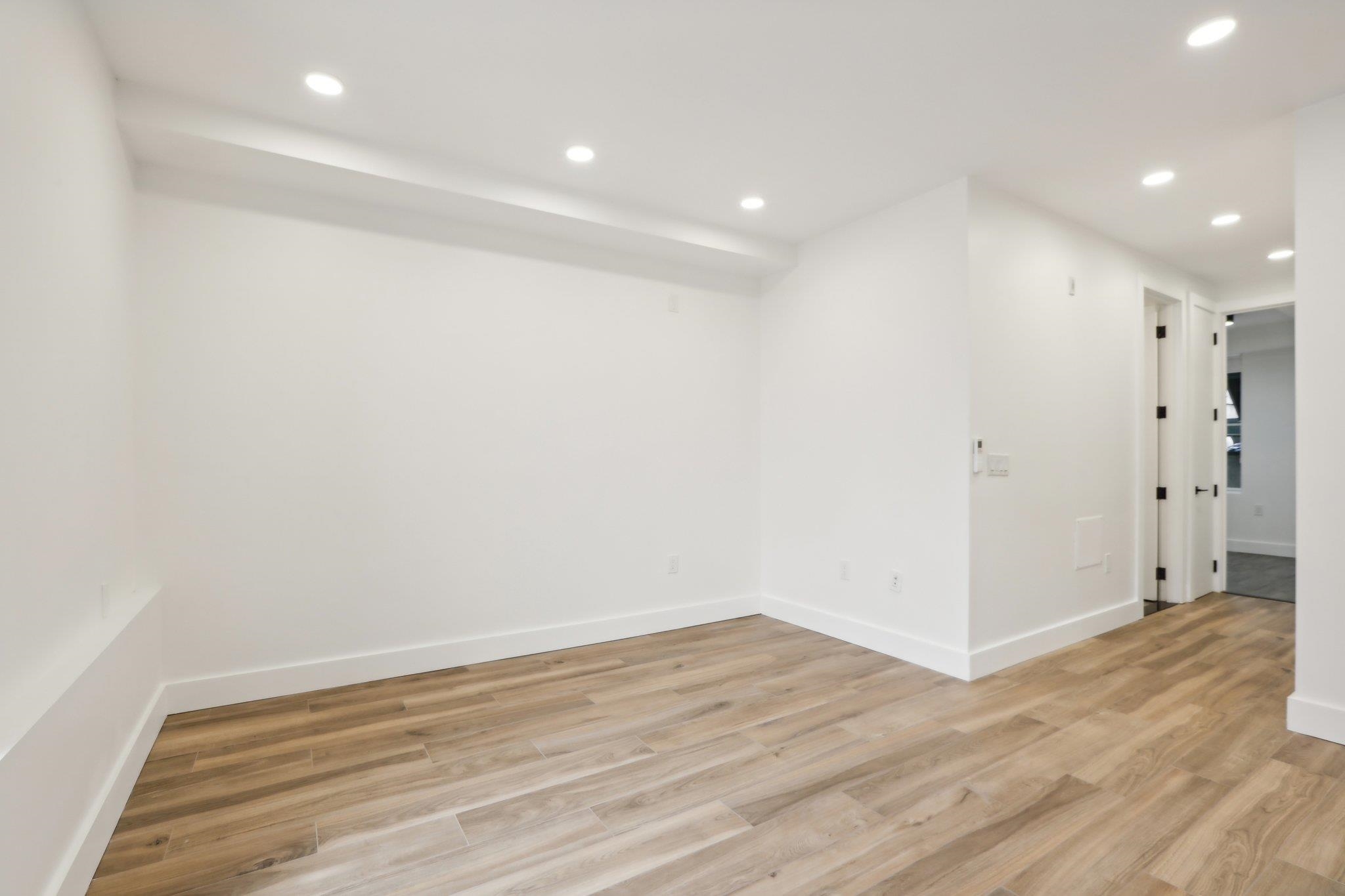 250 VAN HORNE ST Unit: 1
