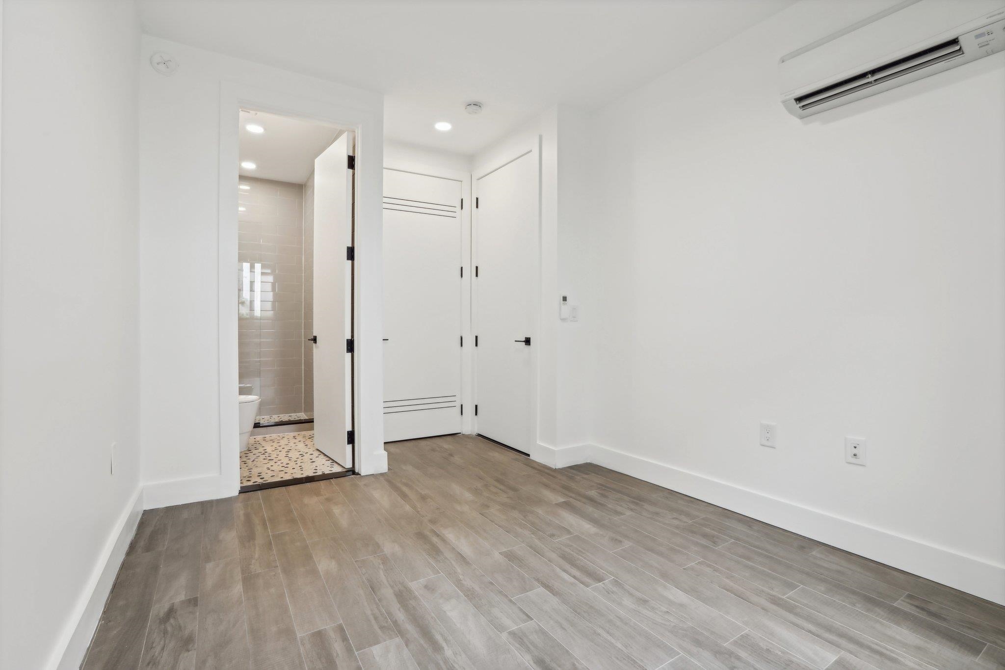 250 VAN HORNE ST Unit: 1