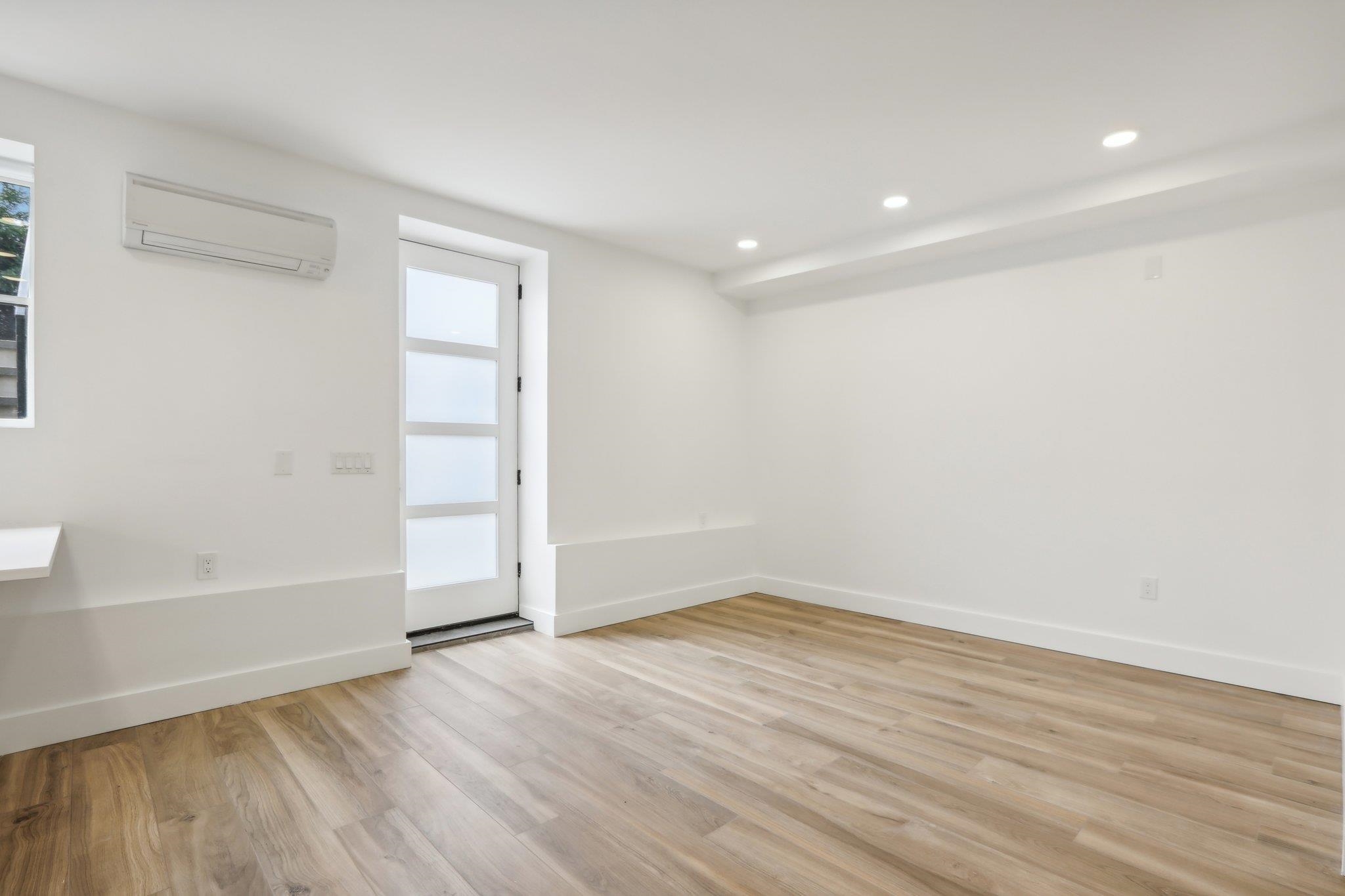 250 VAN HORNE ST Unit: 1