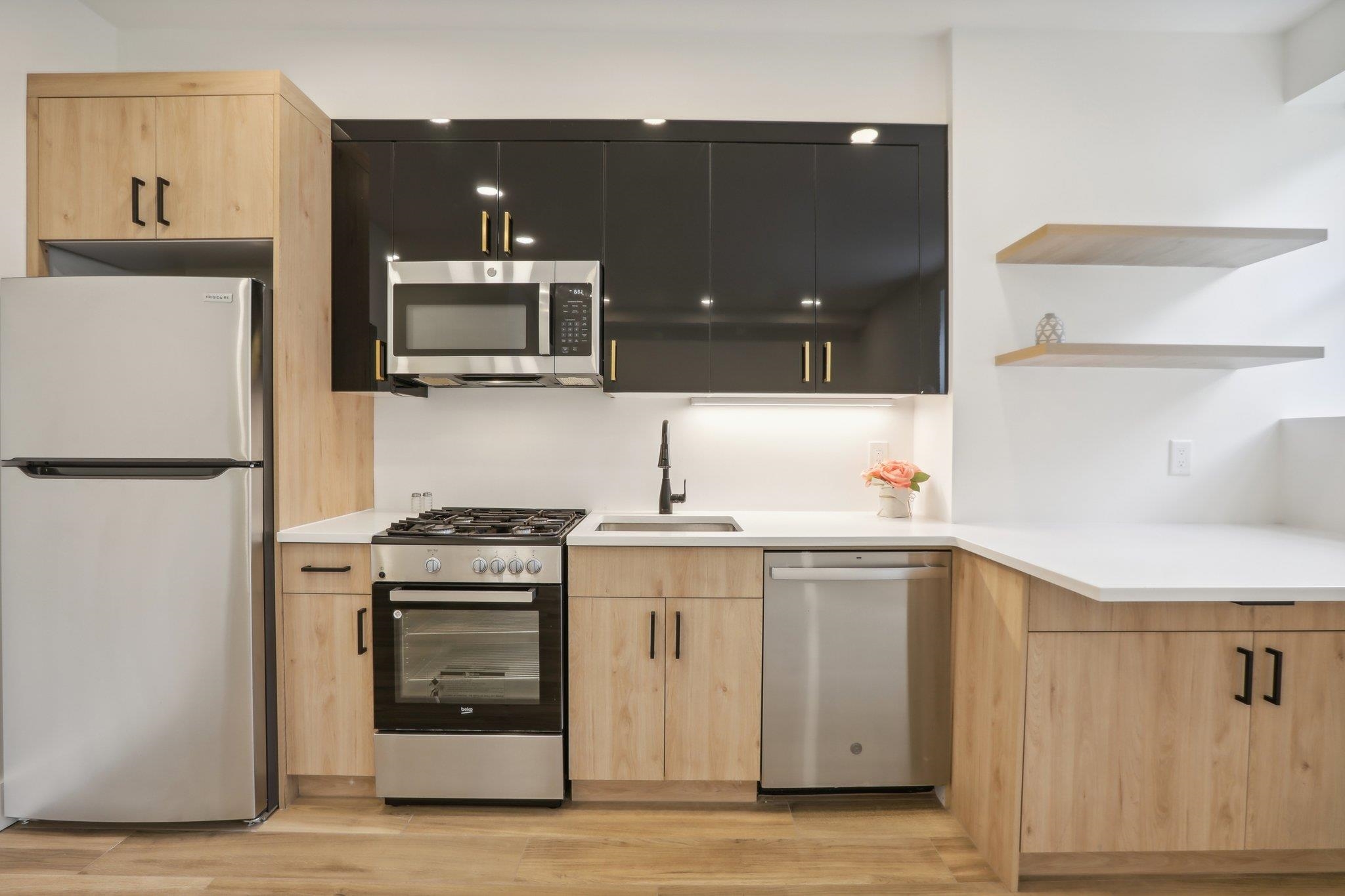 250 VAN HORNE ST Unit: 1