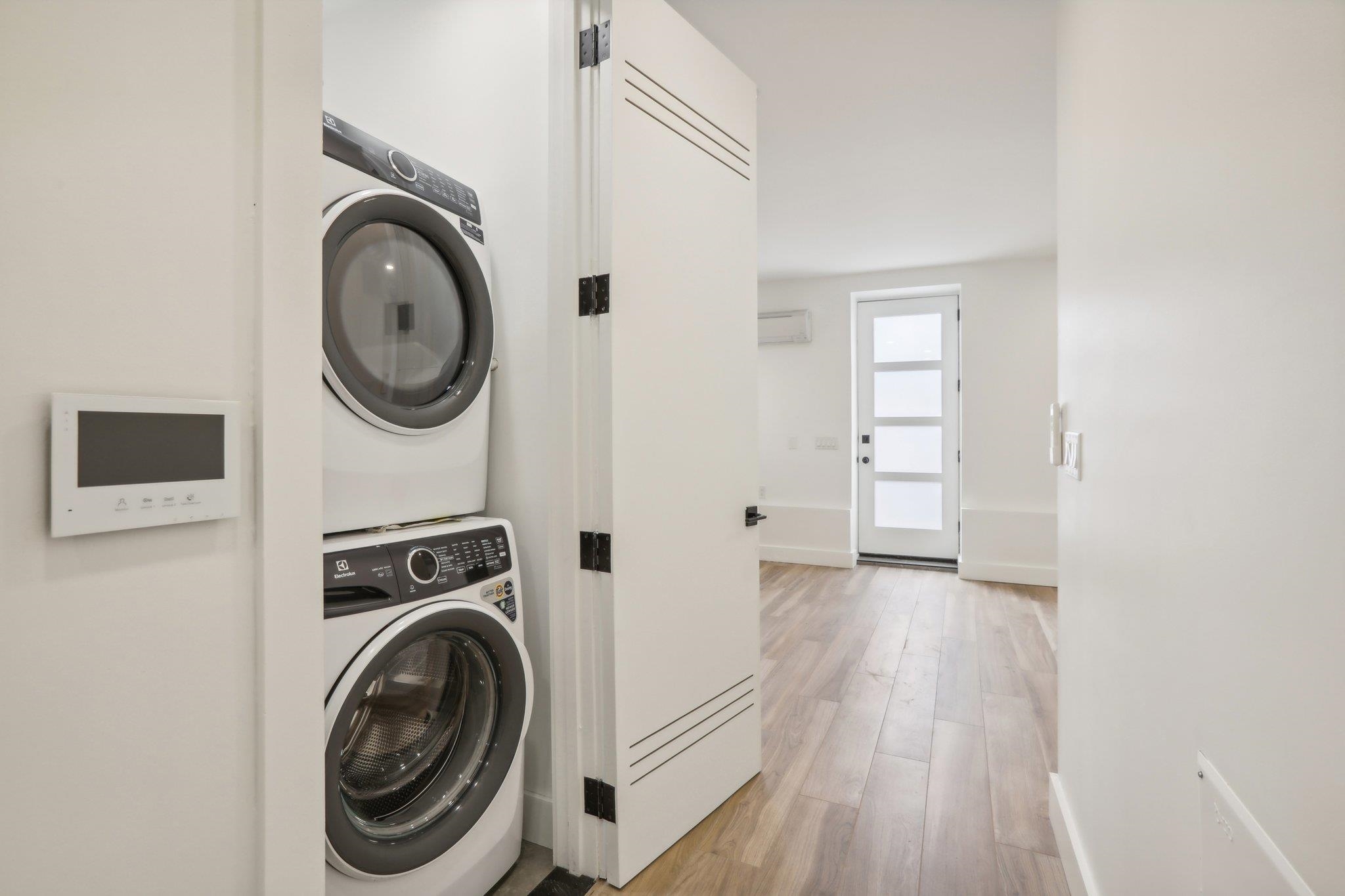 250 VAN HORNE ST Unit: 1