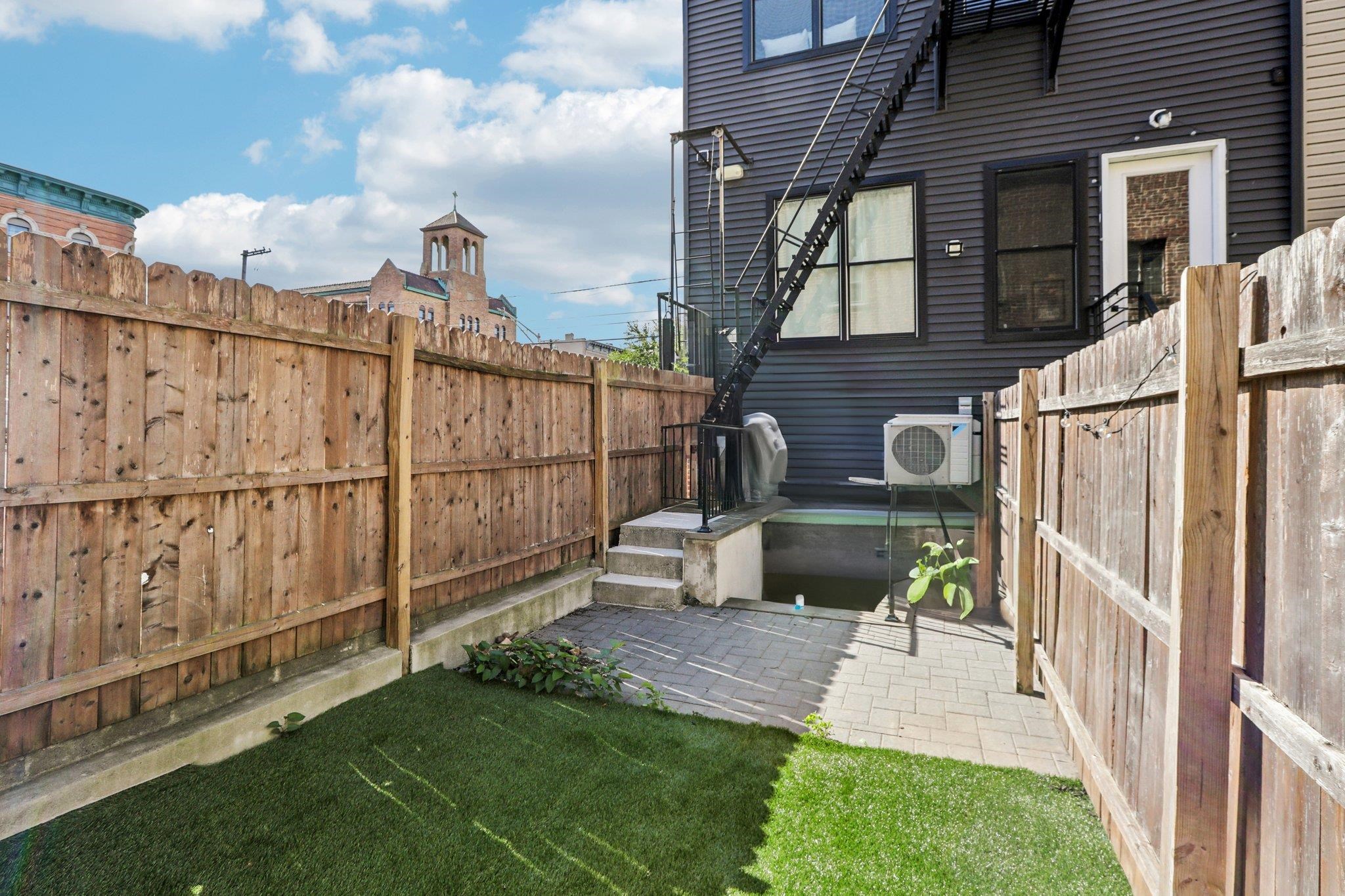 250 VAN HORNE ST Unit: 1