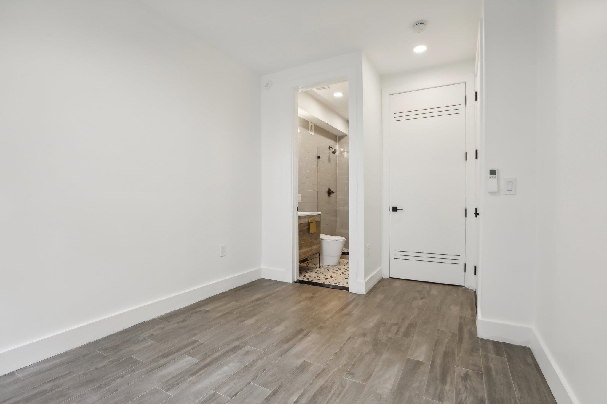 250 VAN HORNE ST Unit: 1