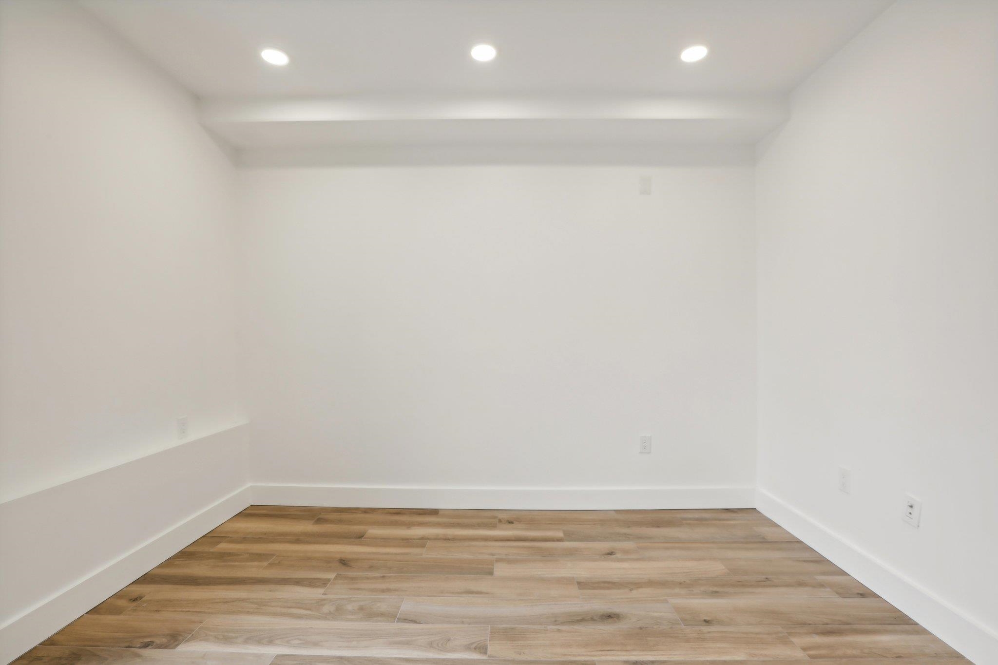 250 VAN HORNE ST Unit: 1