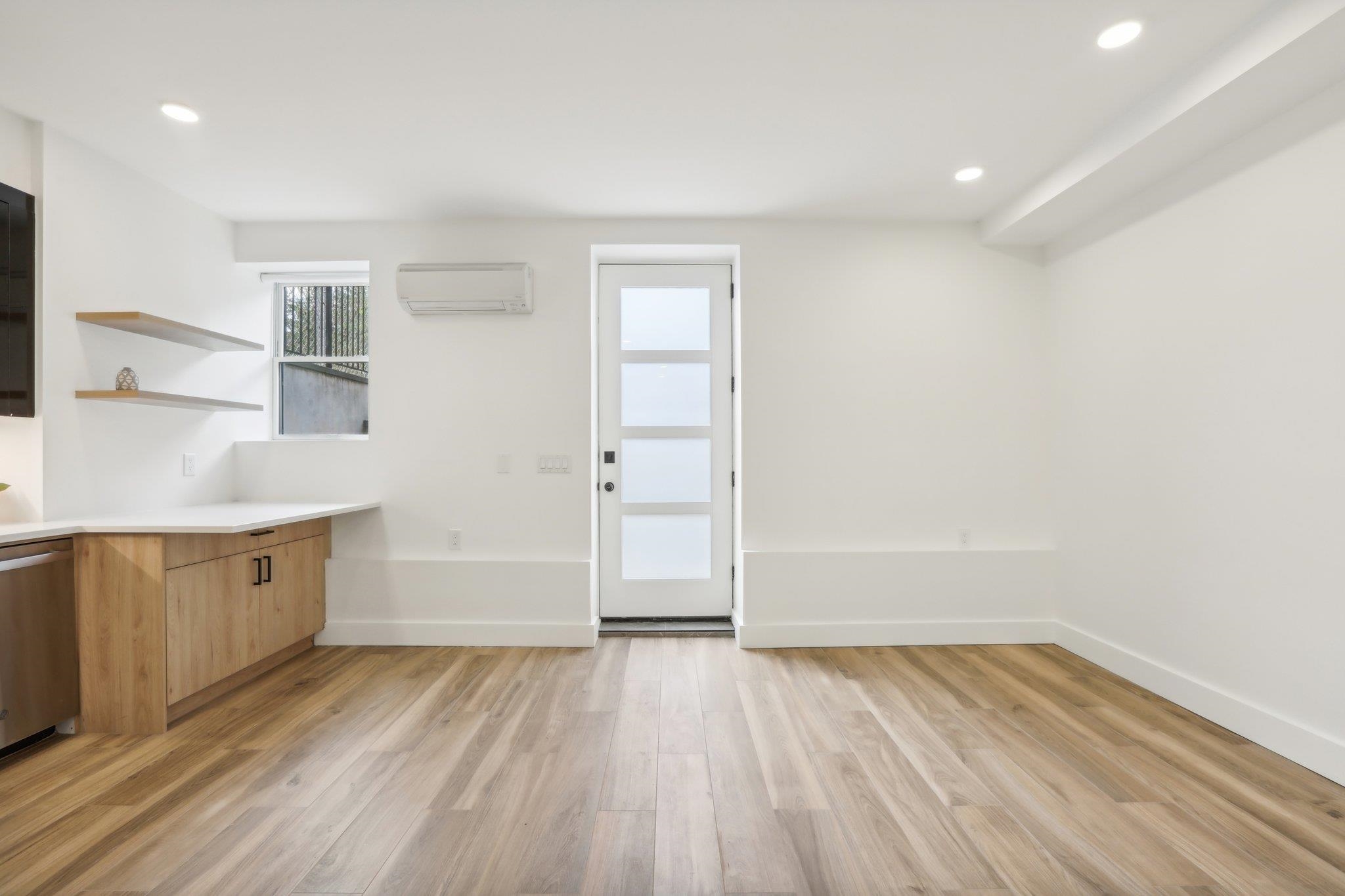 250 VAN HORNE ST Unit: 1