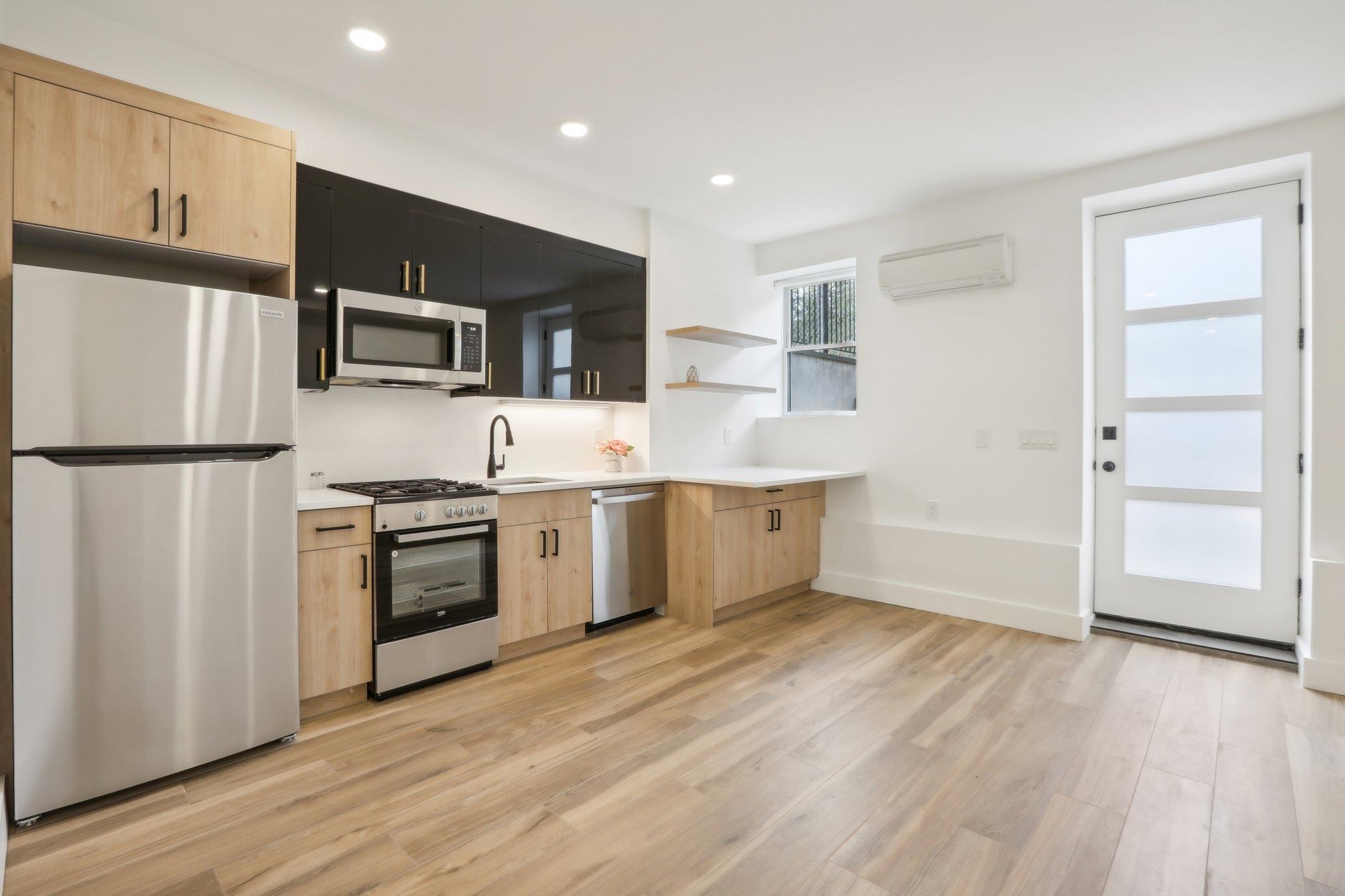 250 VAN HORNE ST Unit: 1