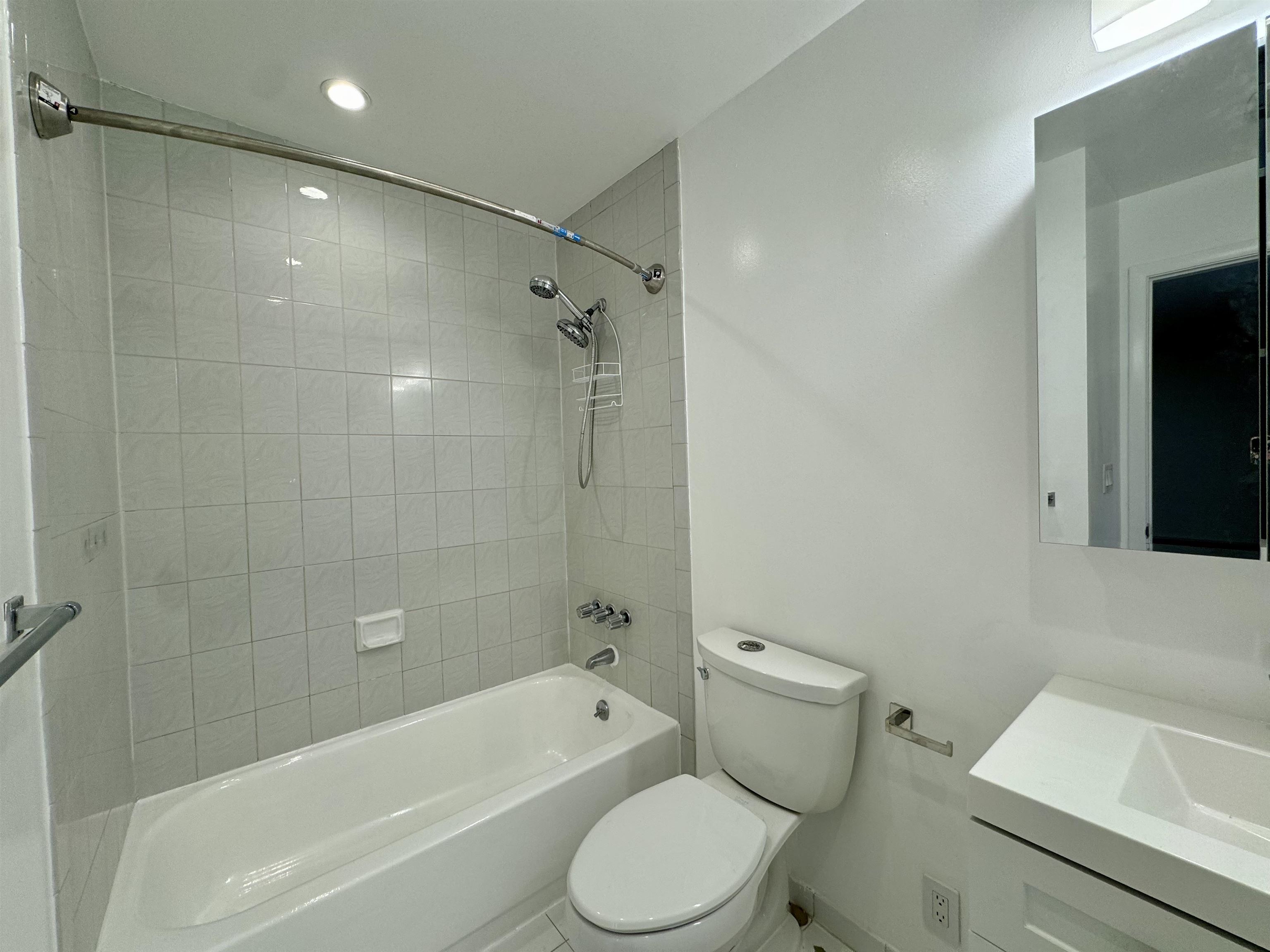 6111 PARK AVE Unit: 2C