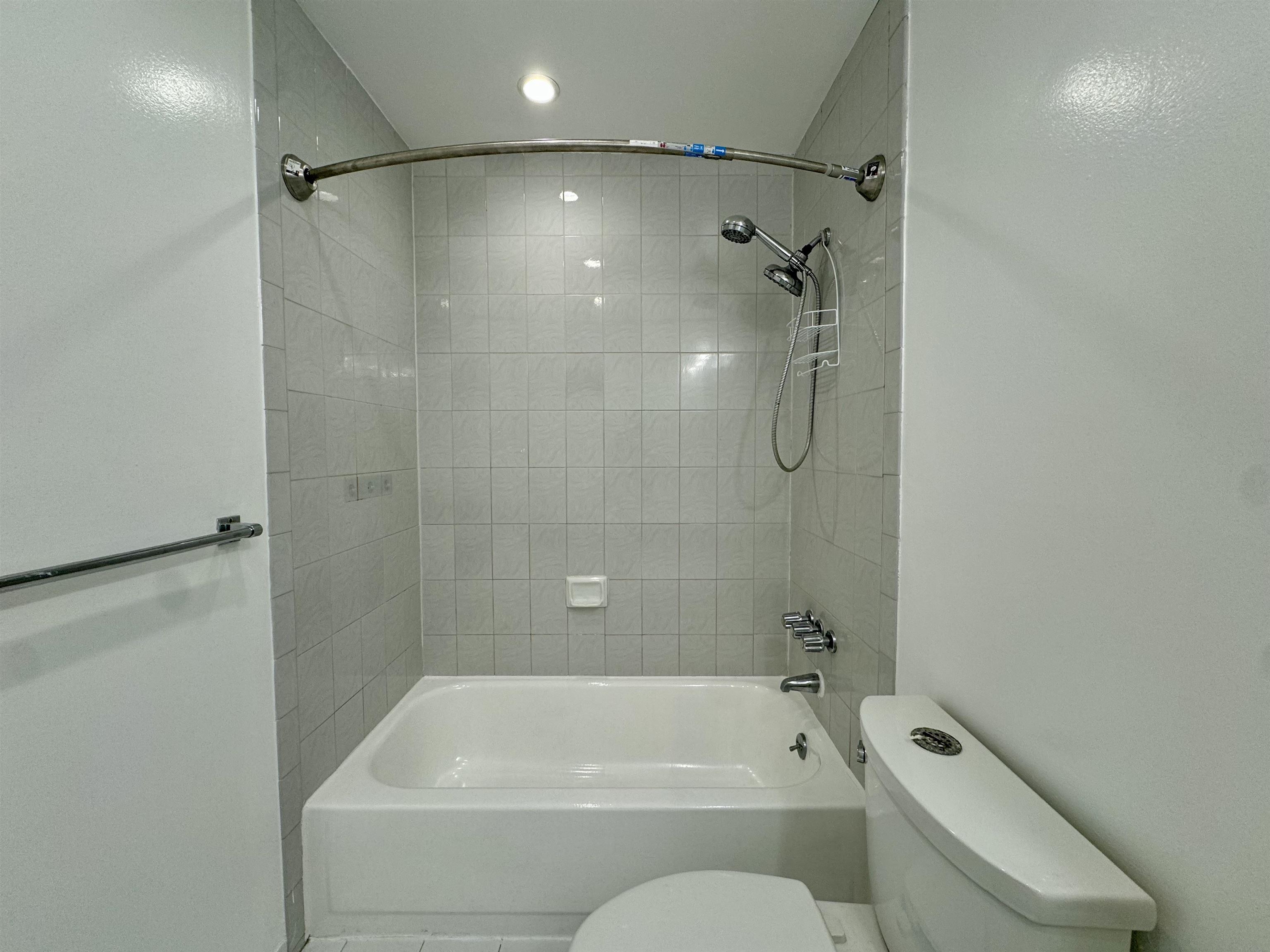 6111 PARK AVE Unit: 2C