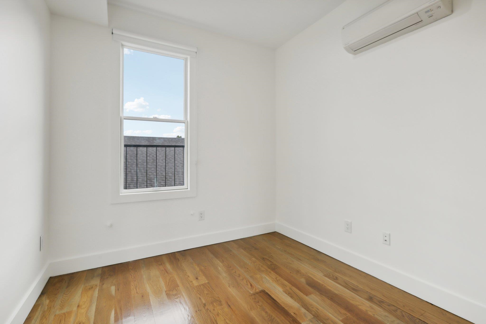 250 VAN HORNE ST Unit: 4