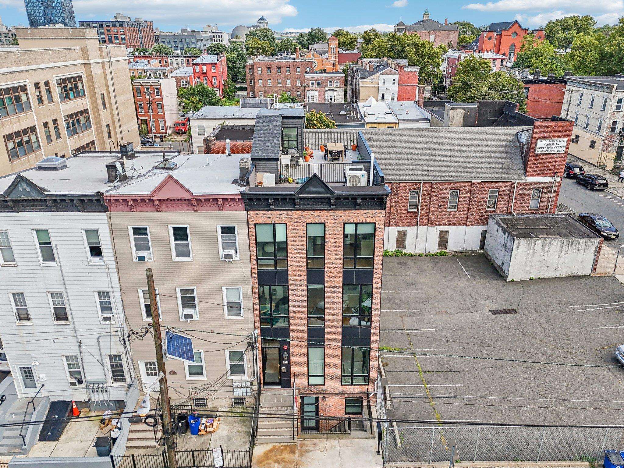 250 VAN HORNE ST Unit: 4