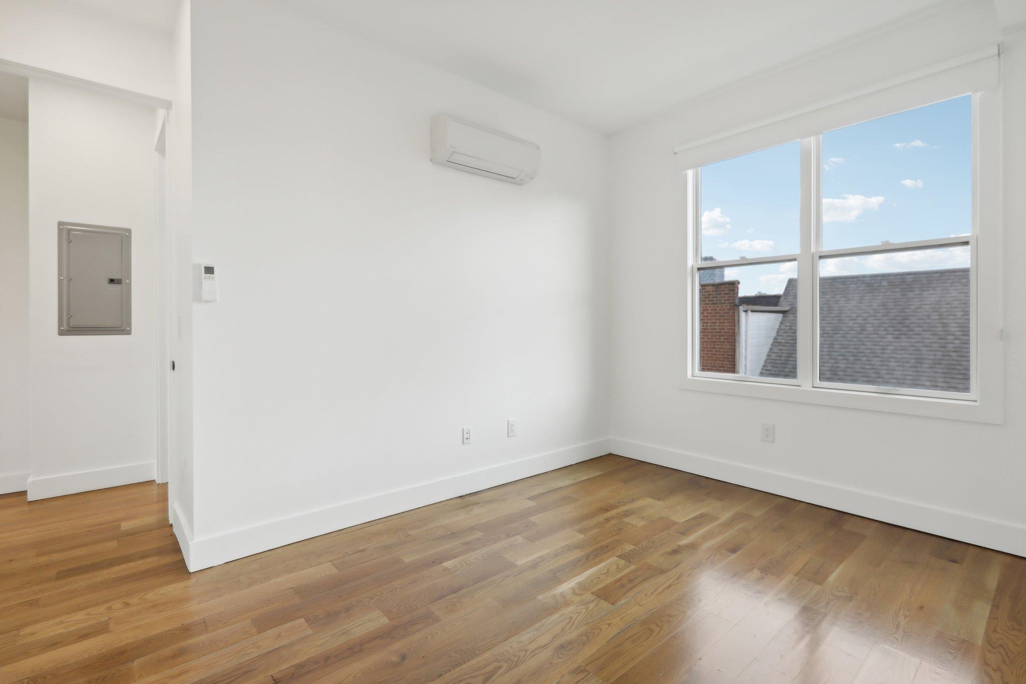 250 VAN HORNE ST Unit: 4