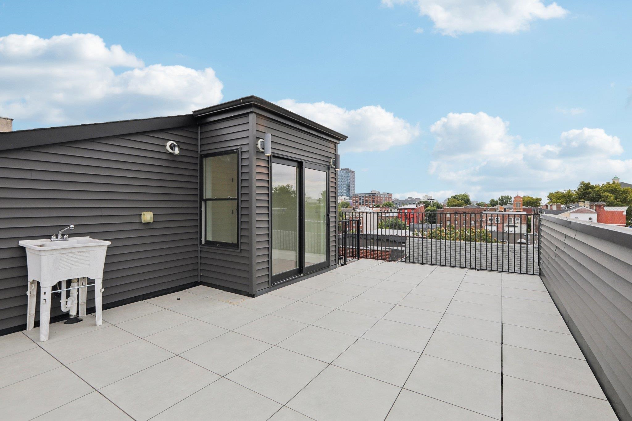 250 VAN HORNE ST Unit: 4